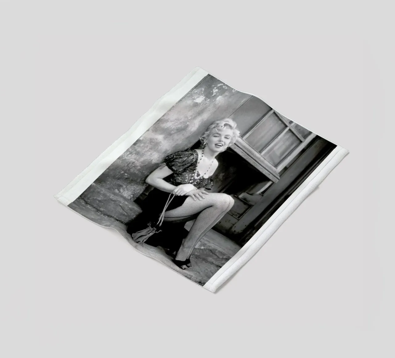 Marilyn Monroe in Bus Stop coperta in pile da Gallery Print and Art Limited