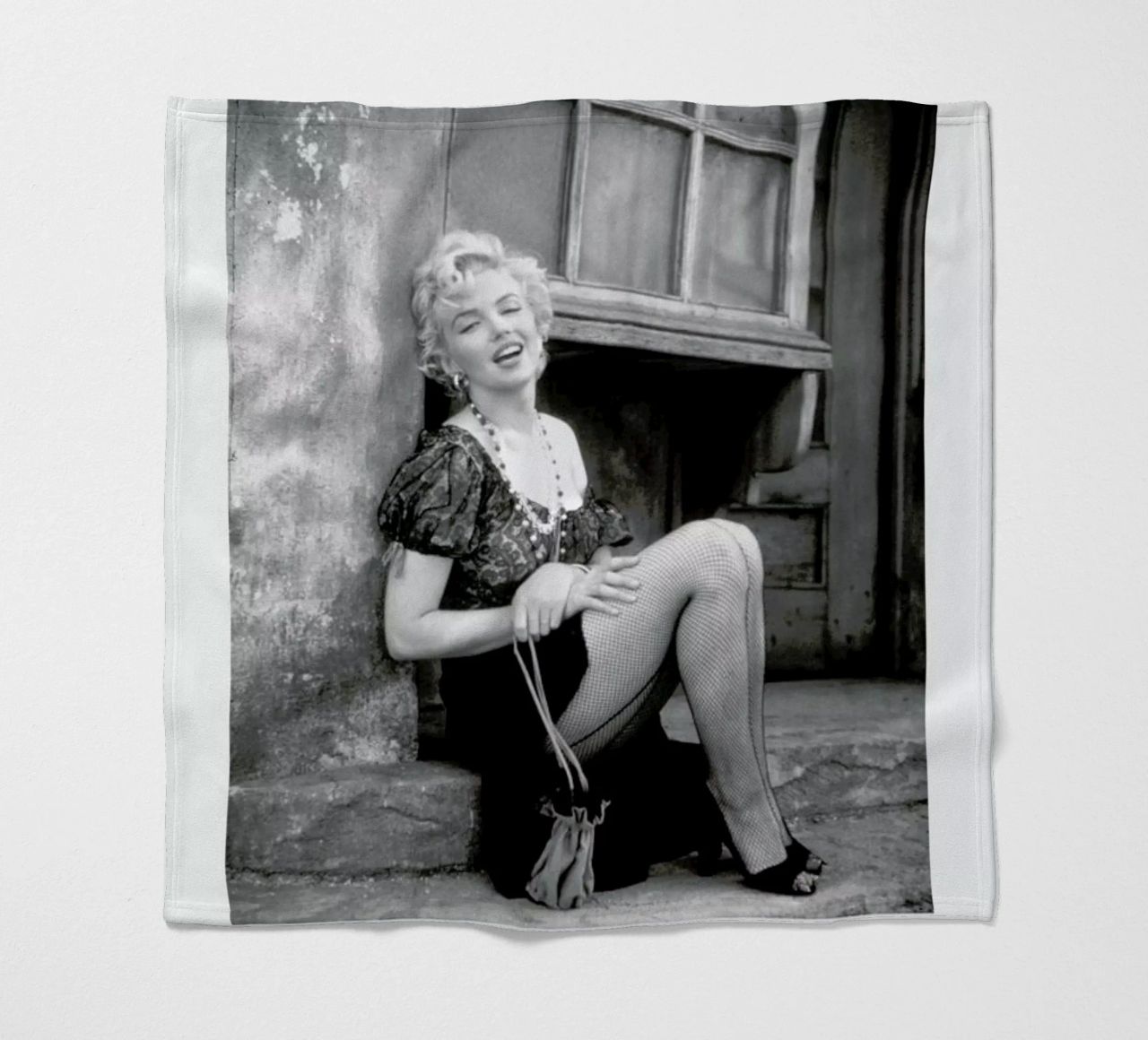 Marilyn Monroe in Bus Stop coperta in pile da Gallery Print and Art Limited