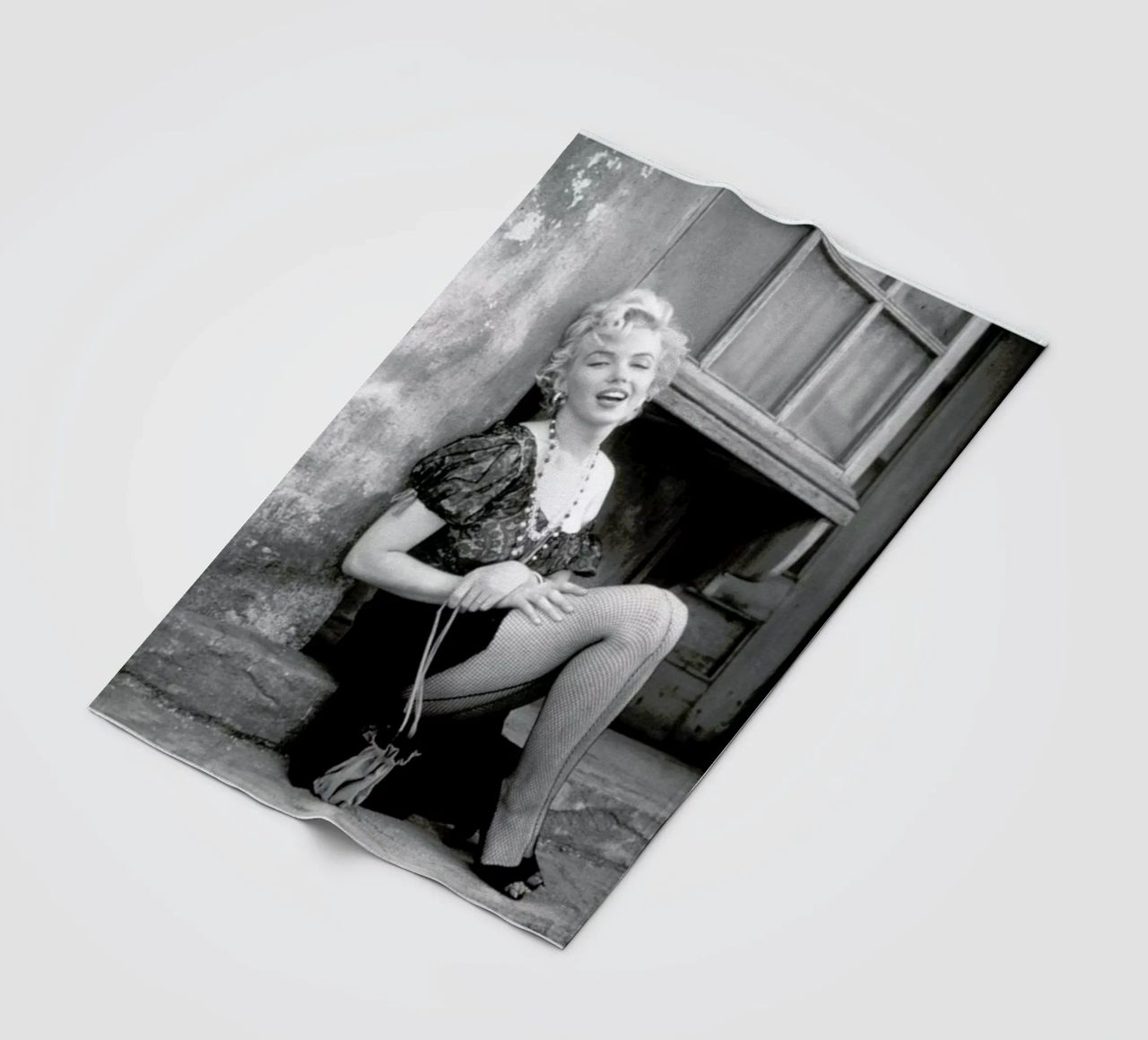 Marilyn Monroe in Bus Stop coperta in pile da Gallery Print and Art Limited