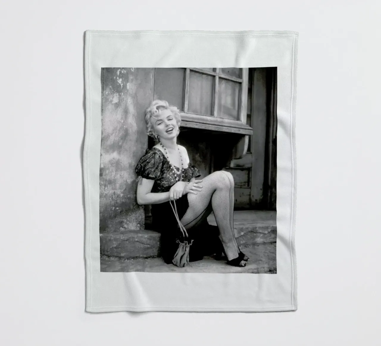 Marilyn Monroe in Bus Stop coperta in pile da Gallery Print and Art Limited