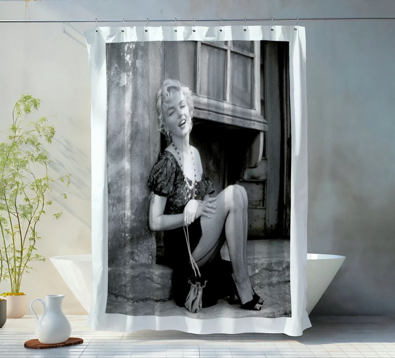 Marilyn Monroe in Bus Stop tenda da doccia da Gallery Print and Art Limited
