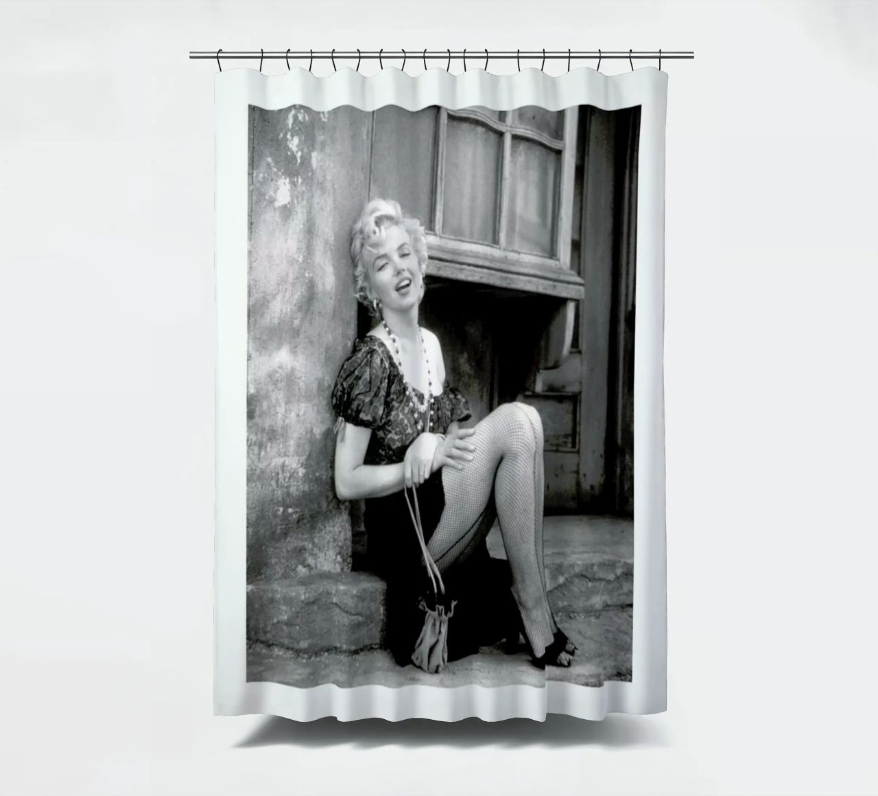 Marilyn Monroe in Bus Stop tenda da doccia da Gallery Print and Art Limited