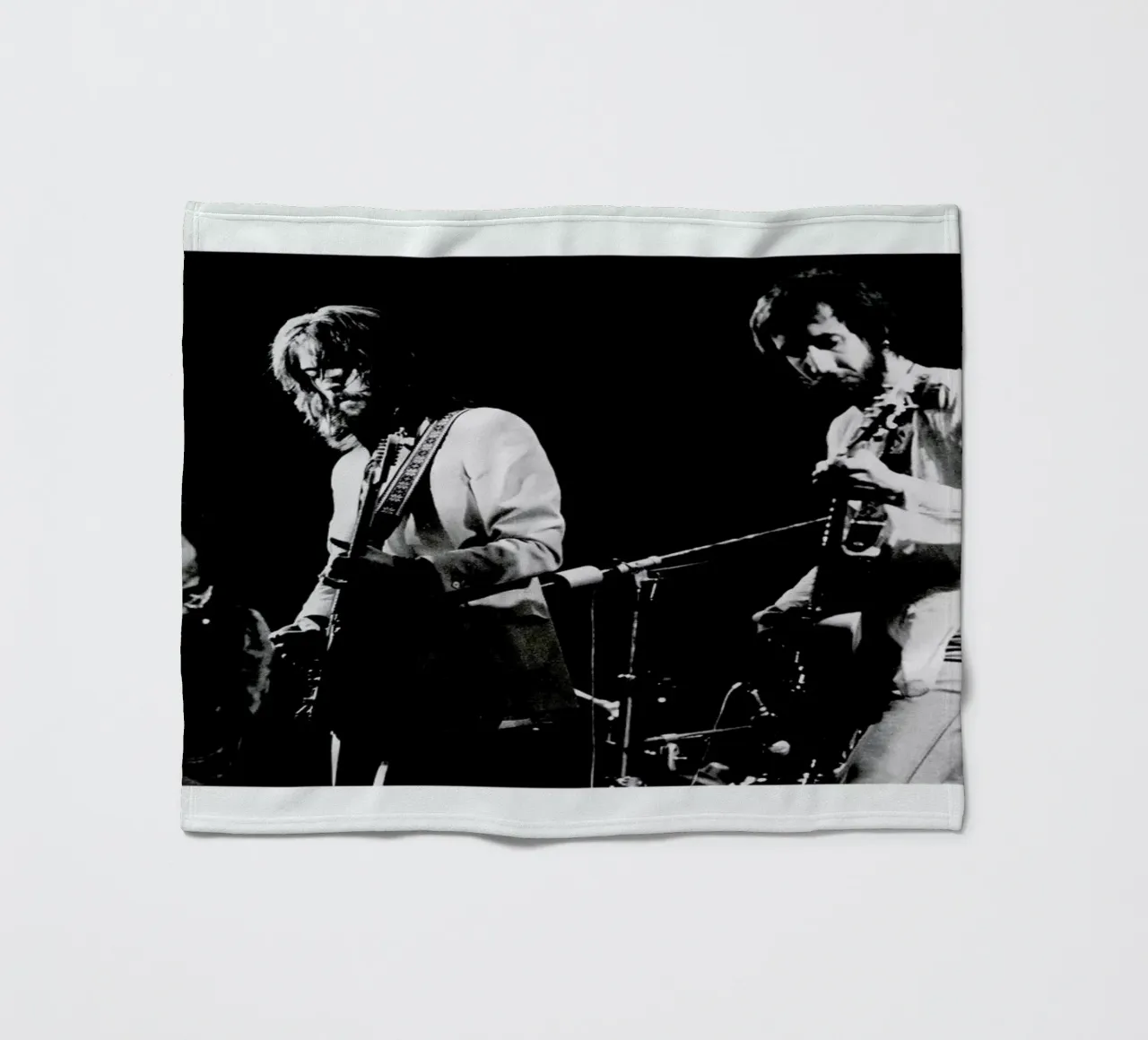 Eric Clapton and Pete Townsend coperta in pile da Gallery Print and Art Limited