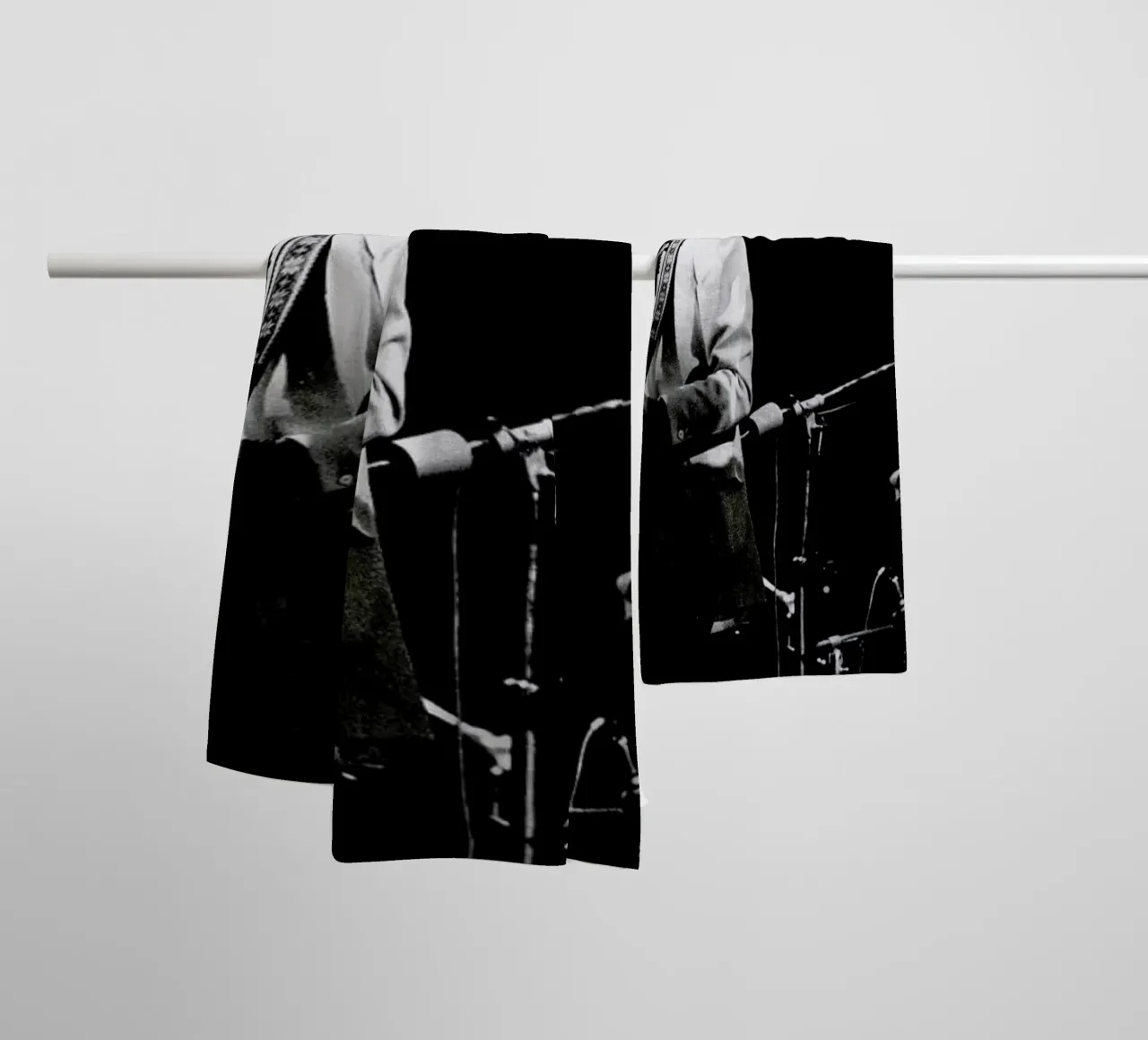Eric Clapton and Pete Townsend asciugamano da bagno da Gallery Print and Art Limited