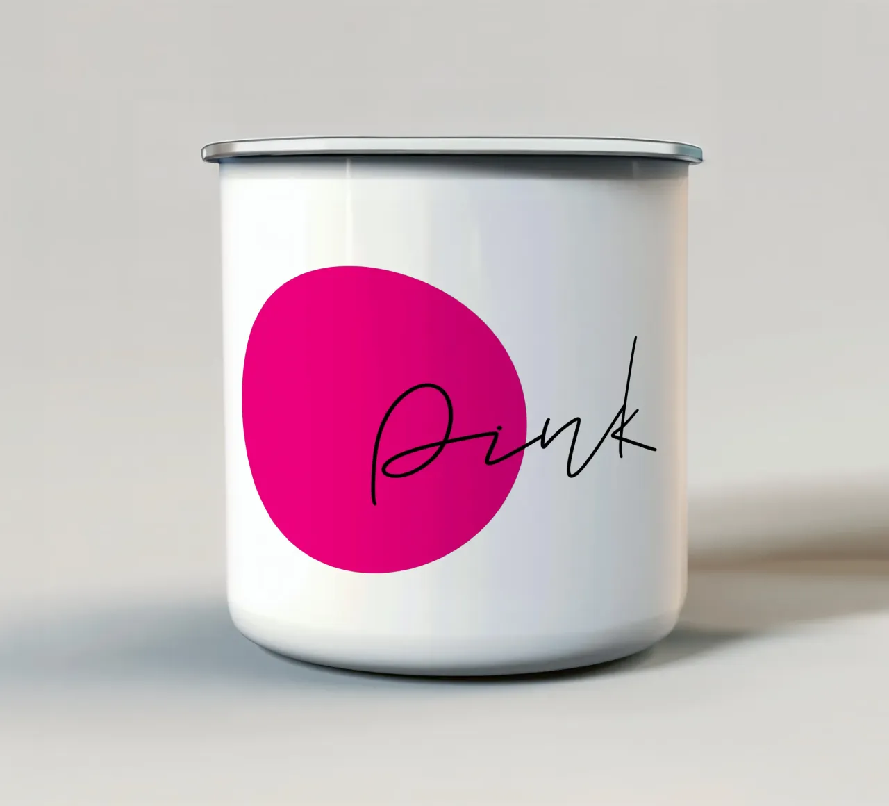 pink tazza in smalto da LIMITED EDITION LETTERS