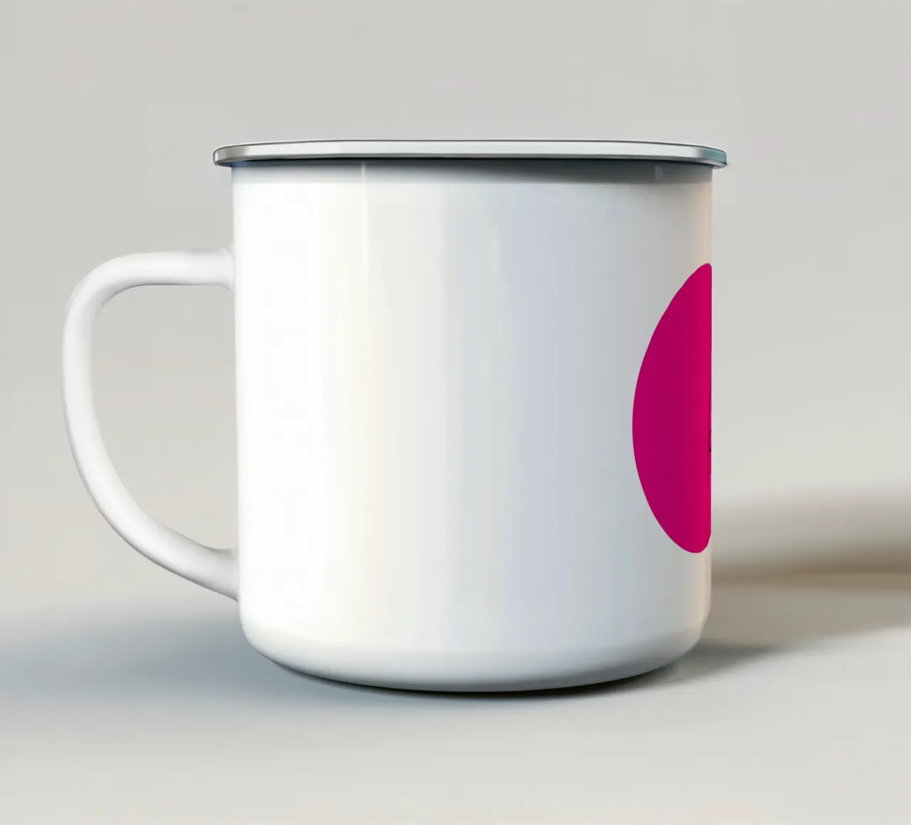 pink tazza in smalto da LIMITED EDITION LETTERS