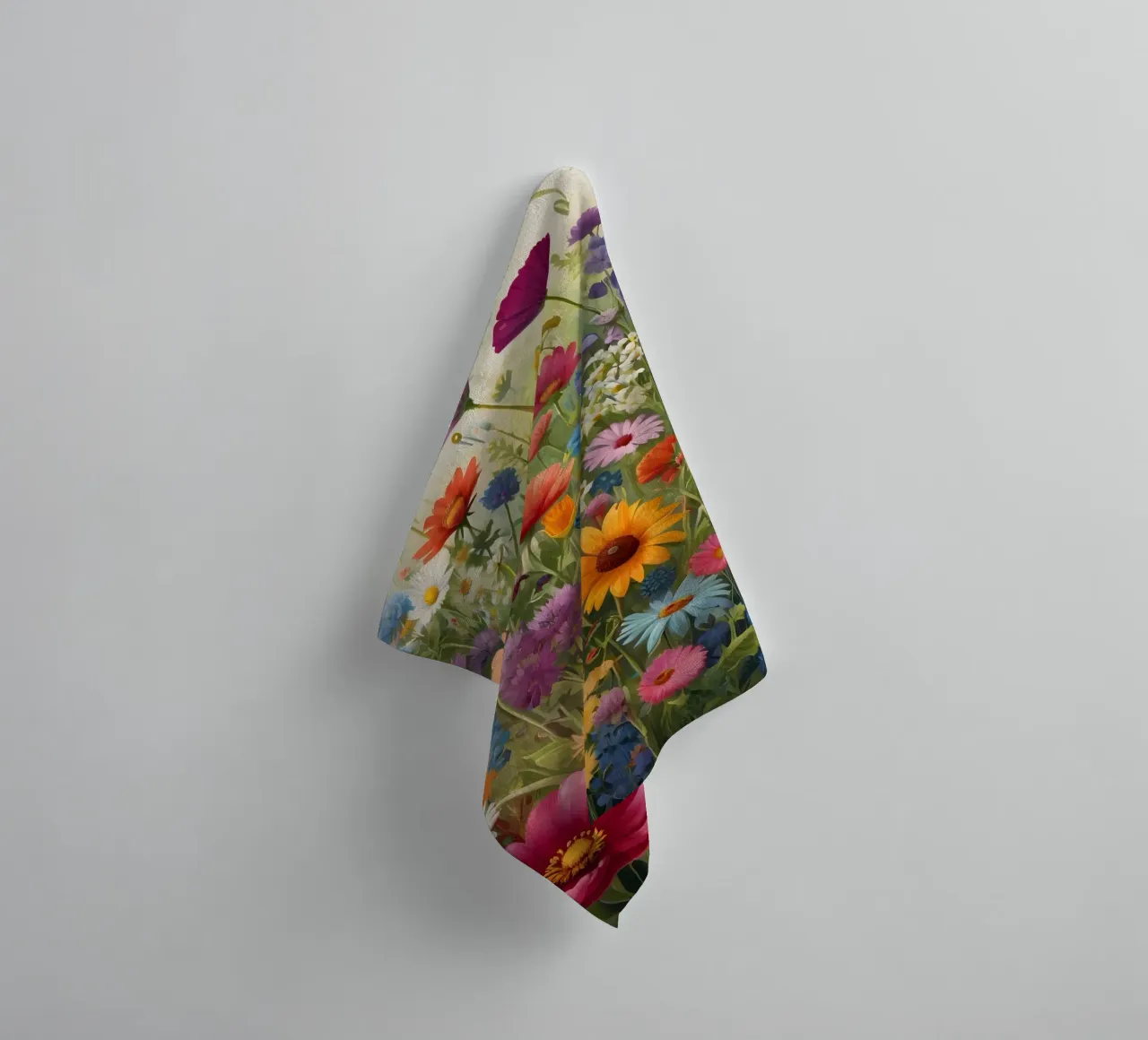 Prato dei fiori selvatici asciugamano da bagno da Charnwood Prints
