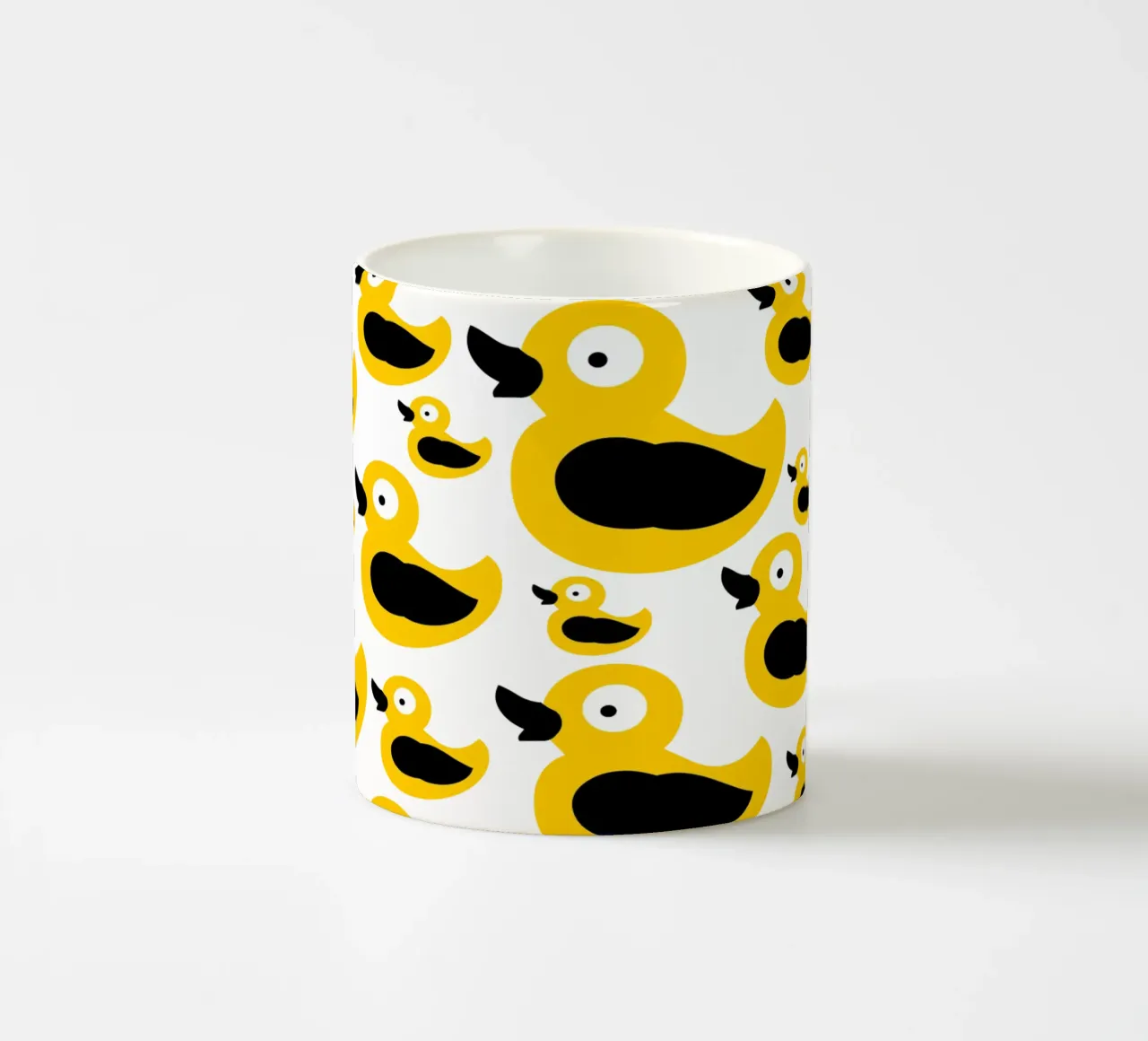 Cute yellow duck pattern Keramik Tasse von baobabprintstore