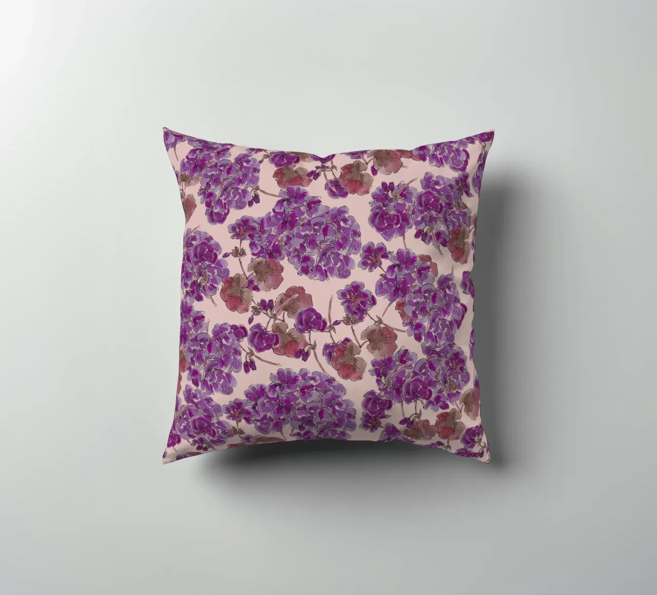 Purple romantic flowers pattern cuscino da anisillustration