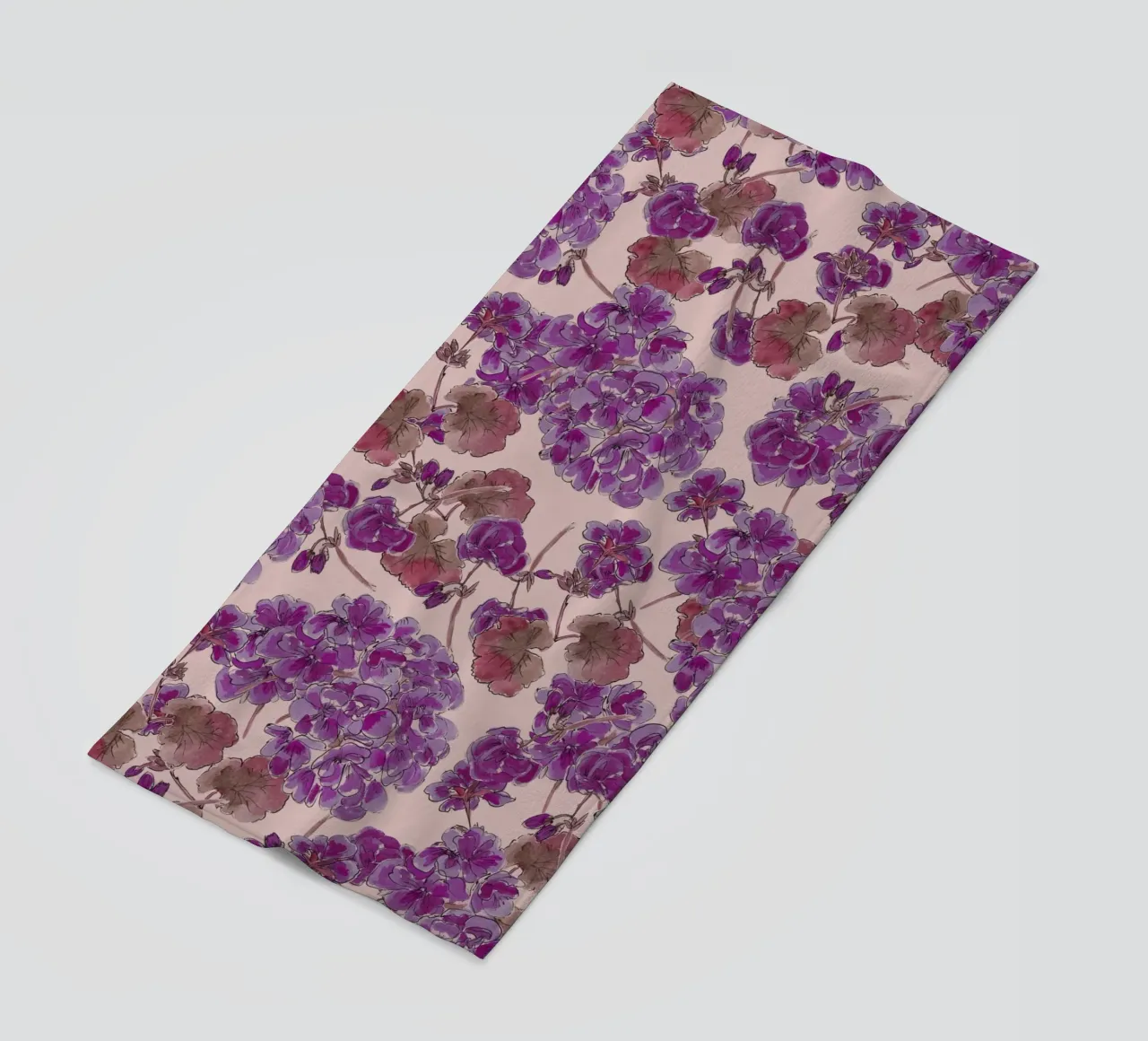 Purple romantic flowers pattern telo mare da anisillustration