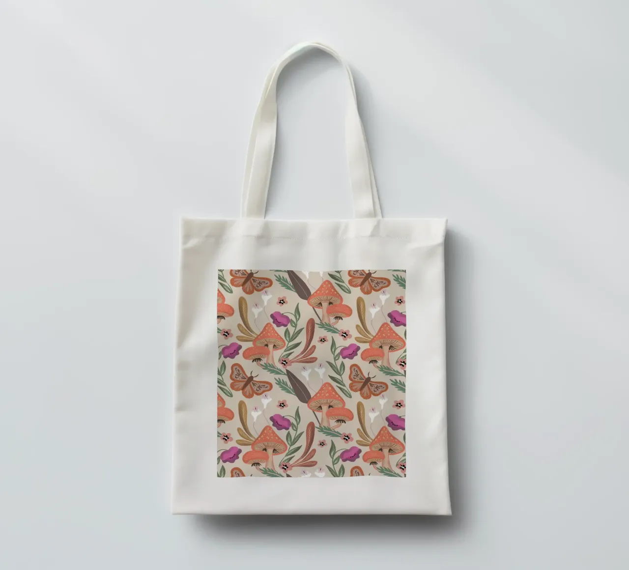 Red Mushrooms and Butterflies with Name borsa in juta da anisillustration
