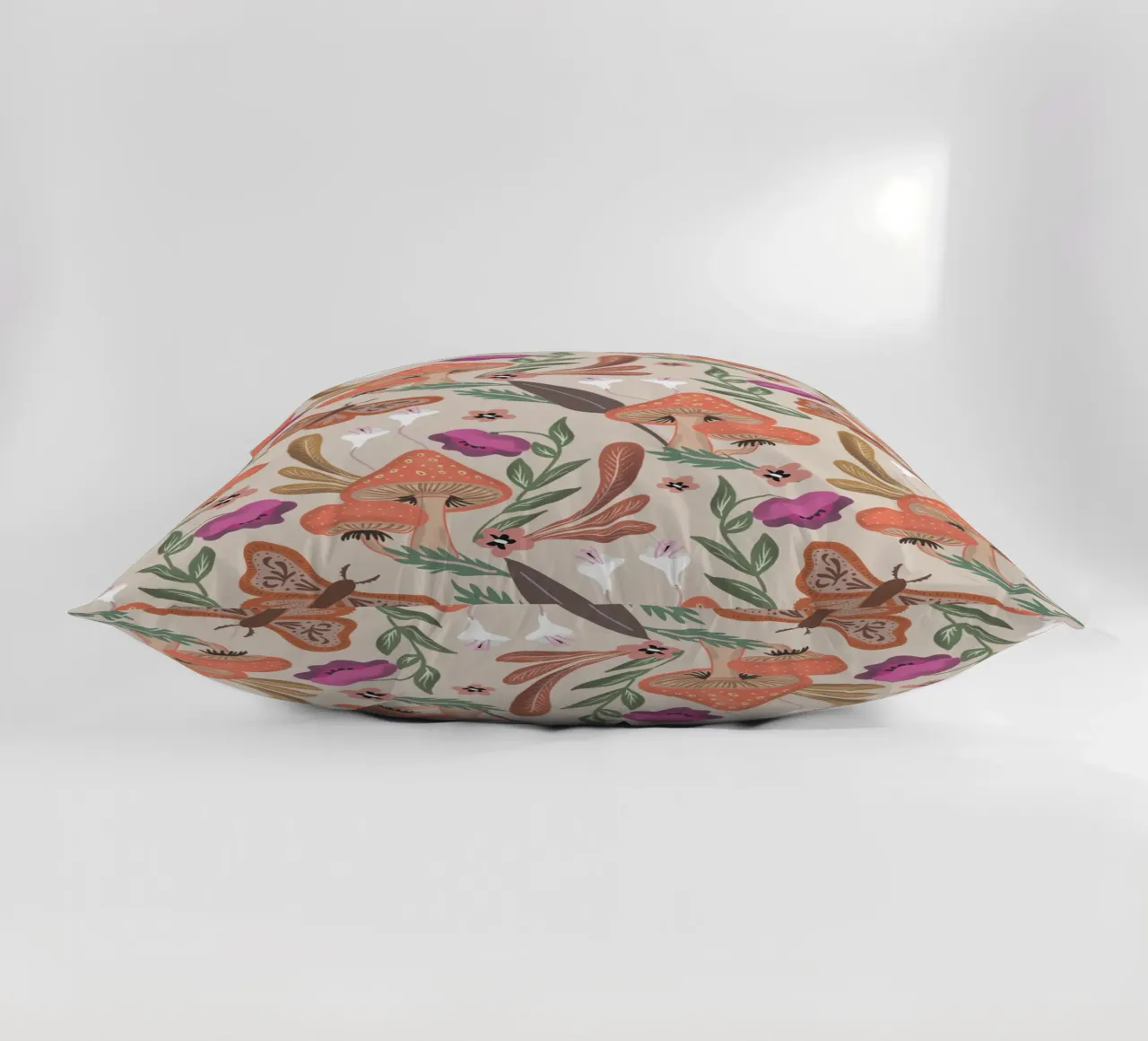 Red Mushrooms Autumn Pattern cuscino da anisillustration