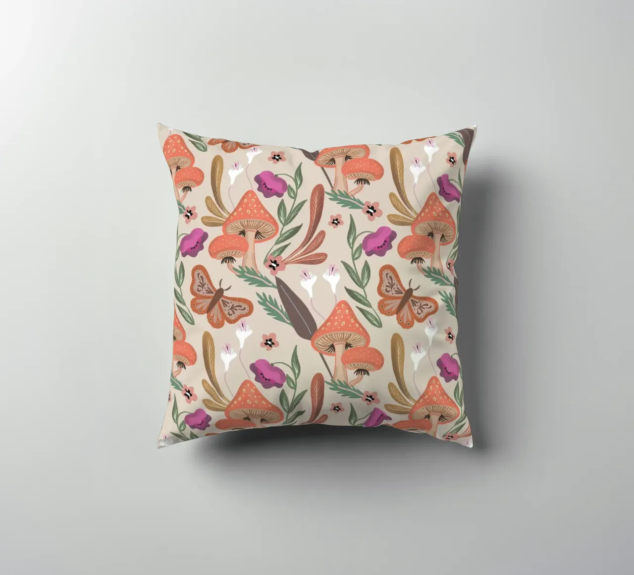 Red Mushrooms and Butterflies with Name cuscino da anisillustration