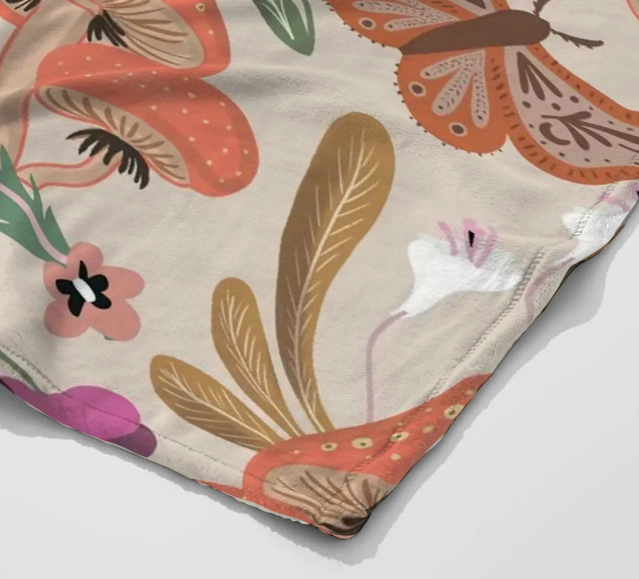 Red Mushrooms and Butterflies with Name coperta in pile da anisillustration