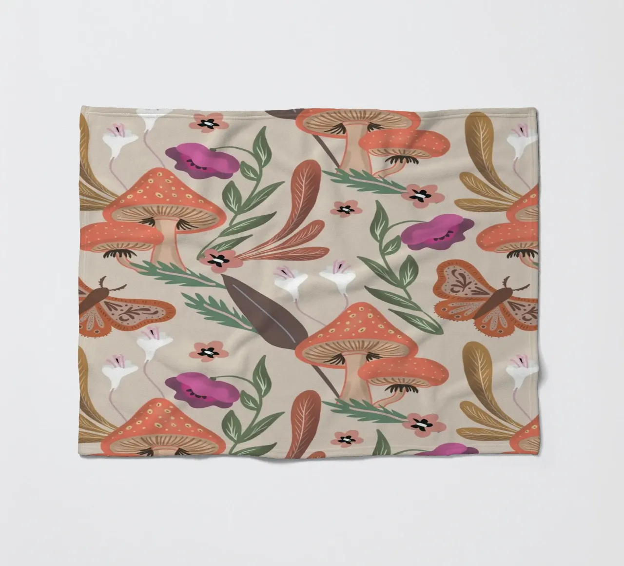 Red Mushrooms and Butterflies with Name coperta in pile da anisillustration
