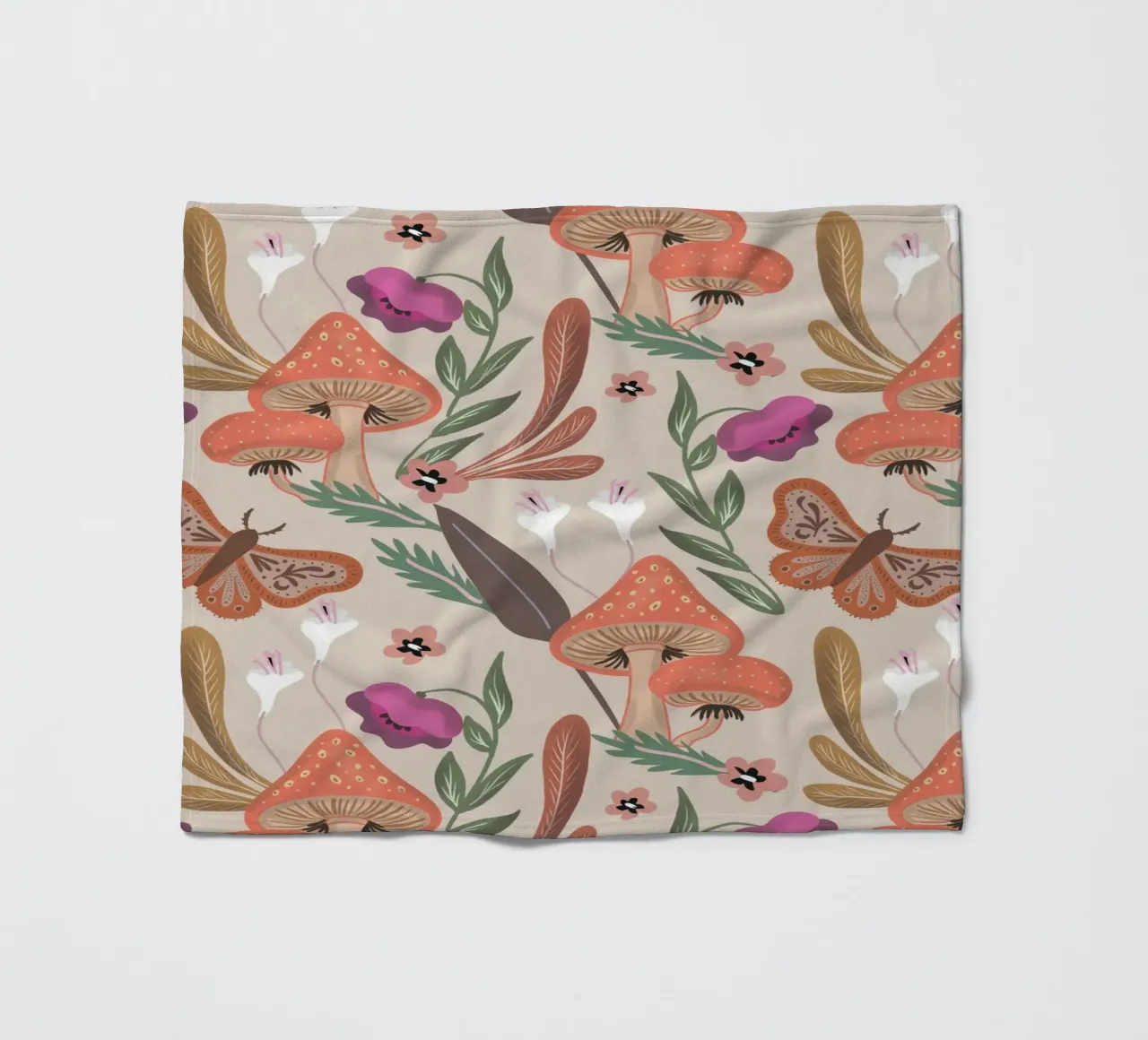 Red Mushrooms and Butterflies with Name coperta in pile da anisillustration
