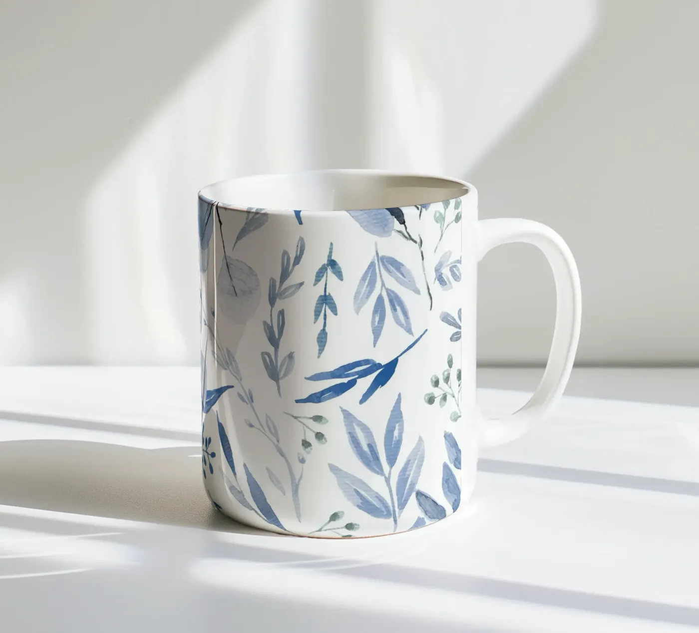 Blue Eucalyptus Pattern mug en céramique de anisillustration