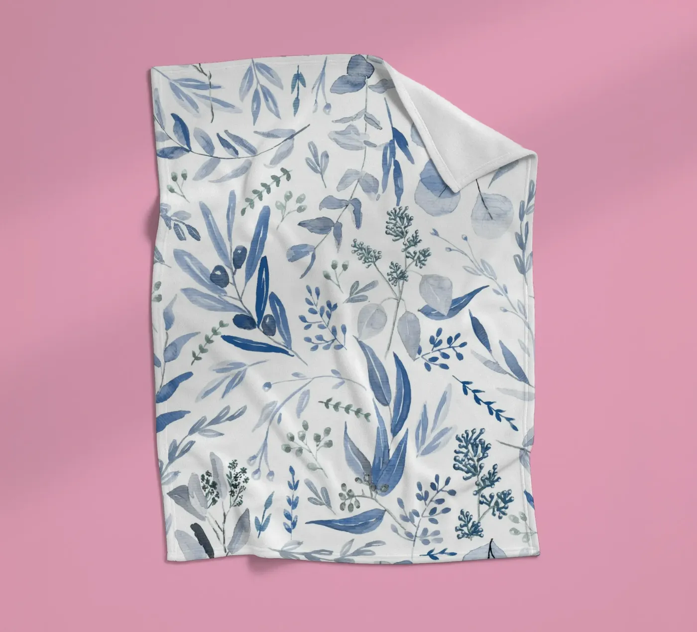 Blue Eucalyptus Pattern Fleecedecke von anisillustration
