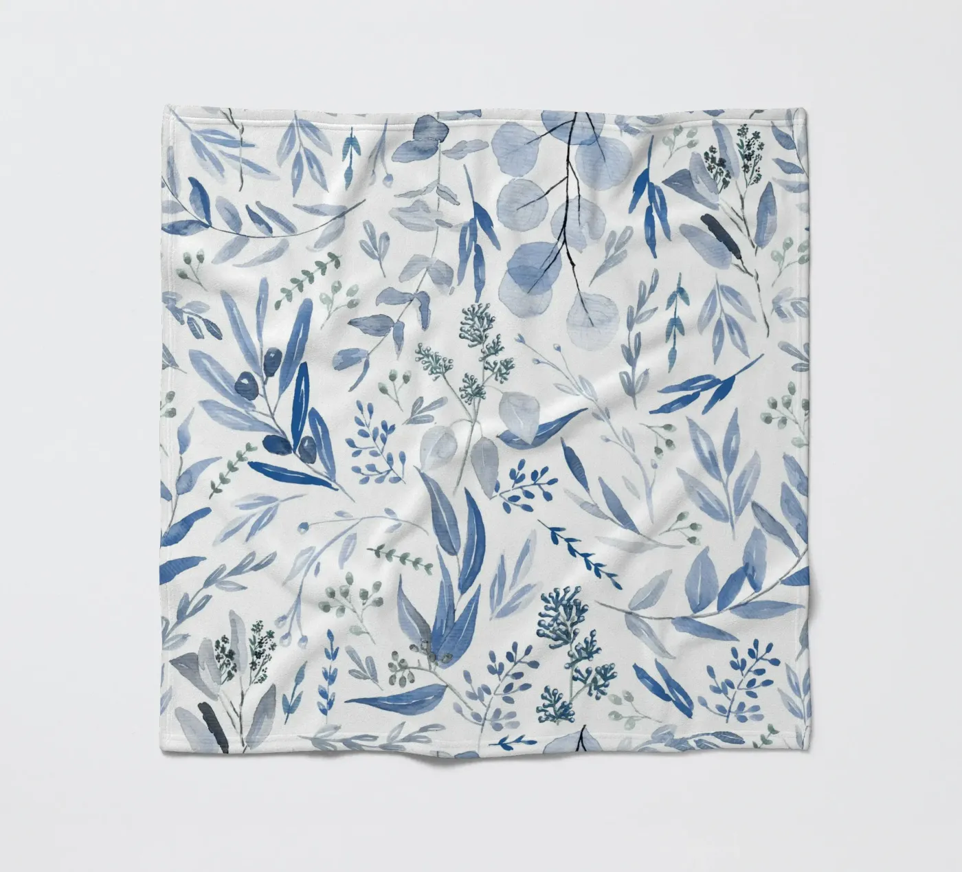Blue Eucalyptus Pattern Fleecedecke von anisillustration