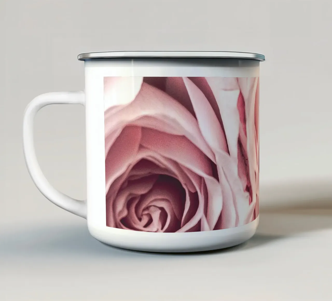 Rose rosa pallido - Elegante design floreale tazza in smalto da Whole©