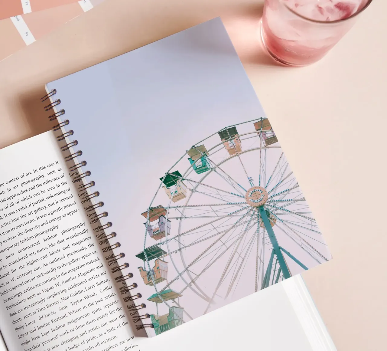 Grande roue Nostalgie - Design joyeux de parc d'attractions carnet à spirale de Whole©