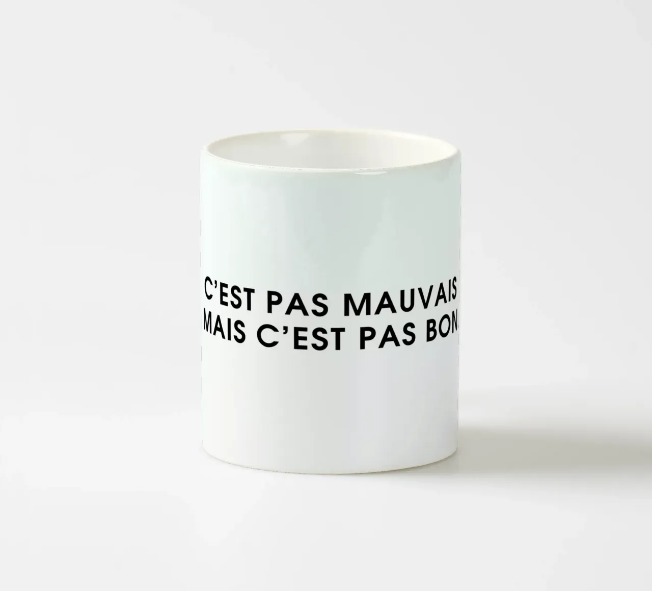 C'est pas mauvais mais c'est pas bon - White tazza in ceramica da Intertitres