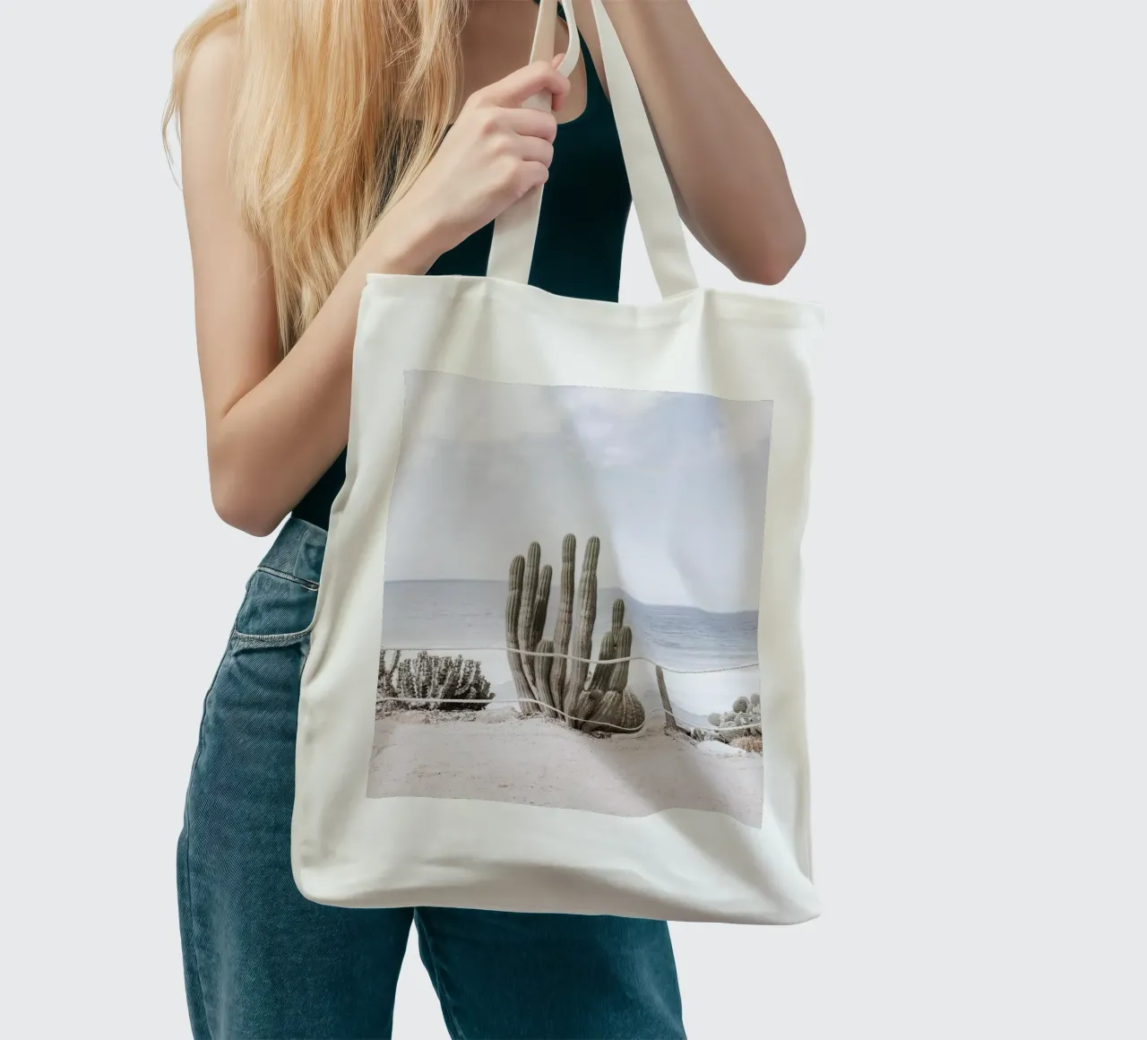 Cactus in riva al mare: il design costiero a contatto con la natura borsa in juta da Whole©