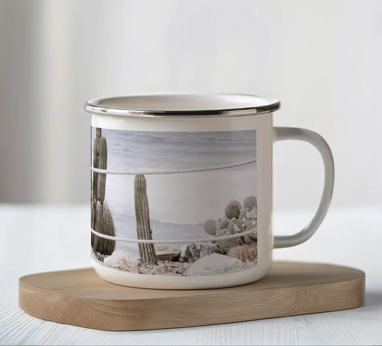 Cactus in riva al mare: il design costiero a contatto con la natura tazza in smalto da Whole©