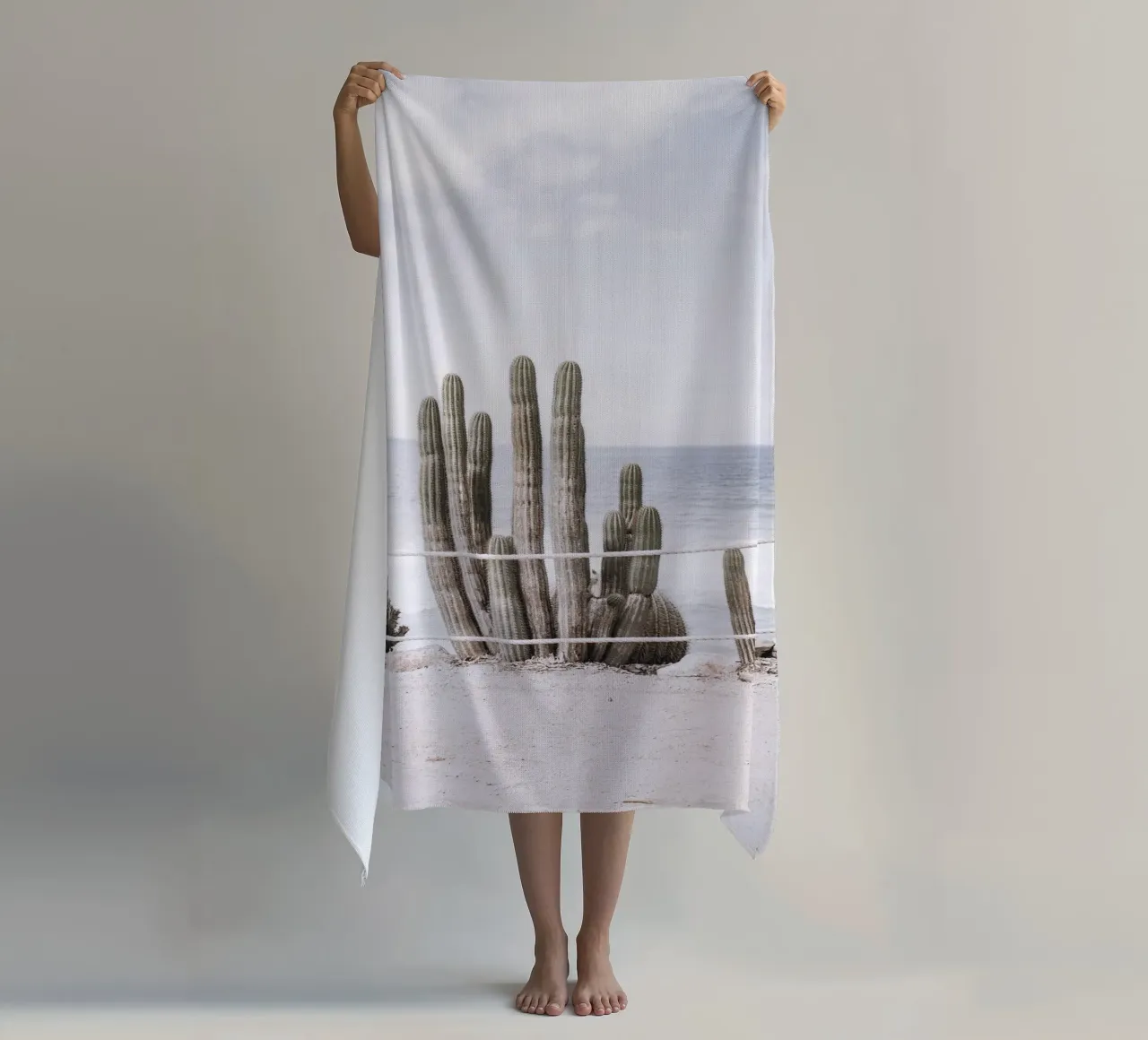 Cactus in riva al mare: il design costiero a contatto con la natura telo mare da Whole©