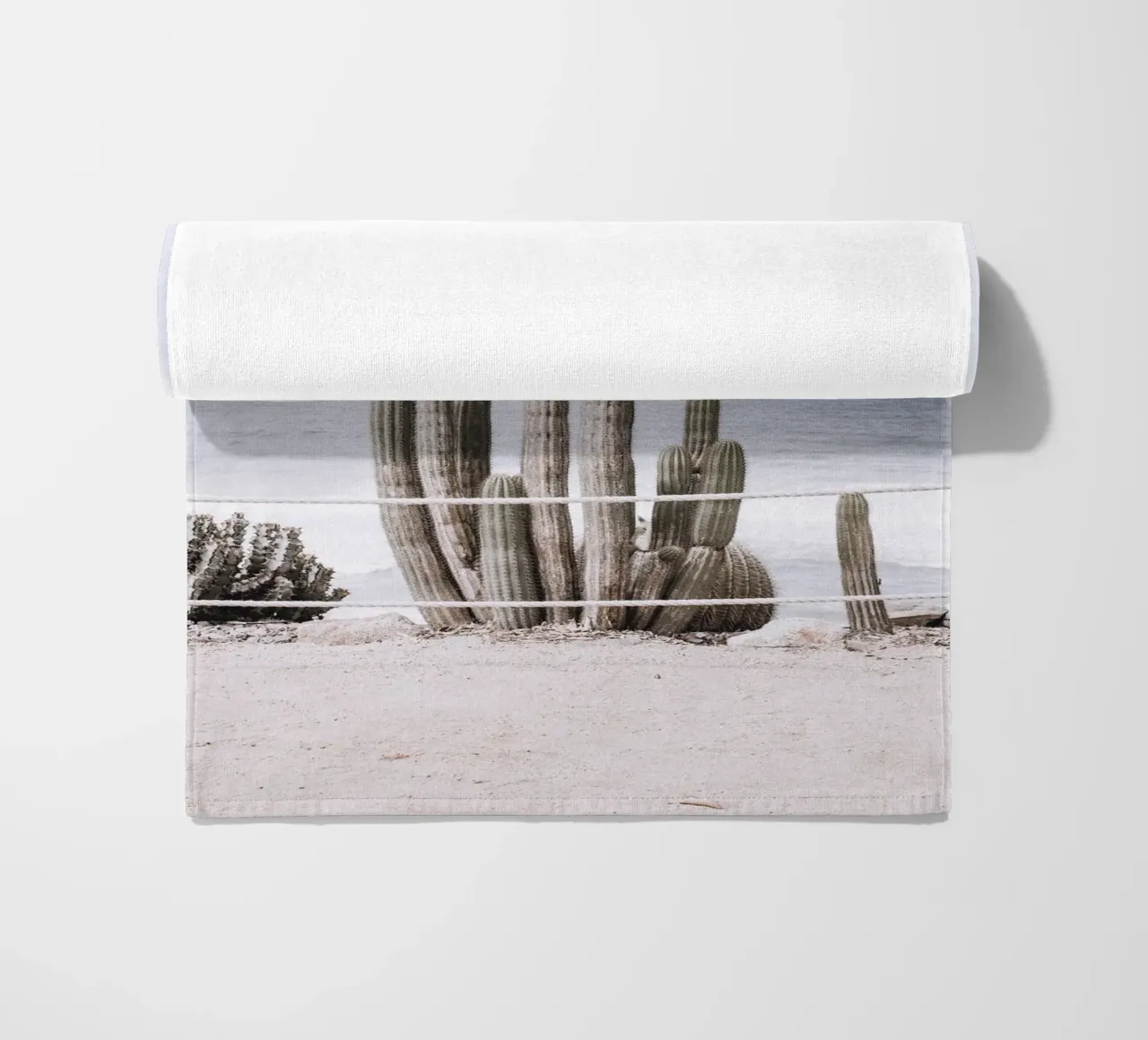 Cactus in riva al mare: il design costiero a contatto con la natura telo mare da Whole©