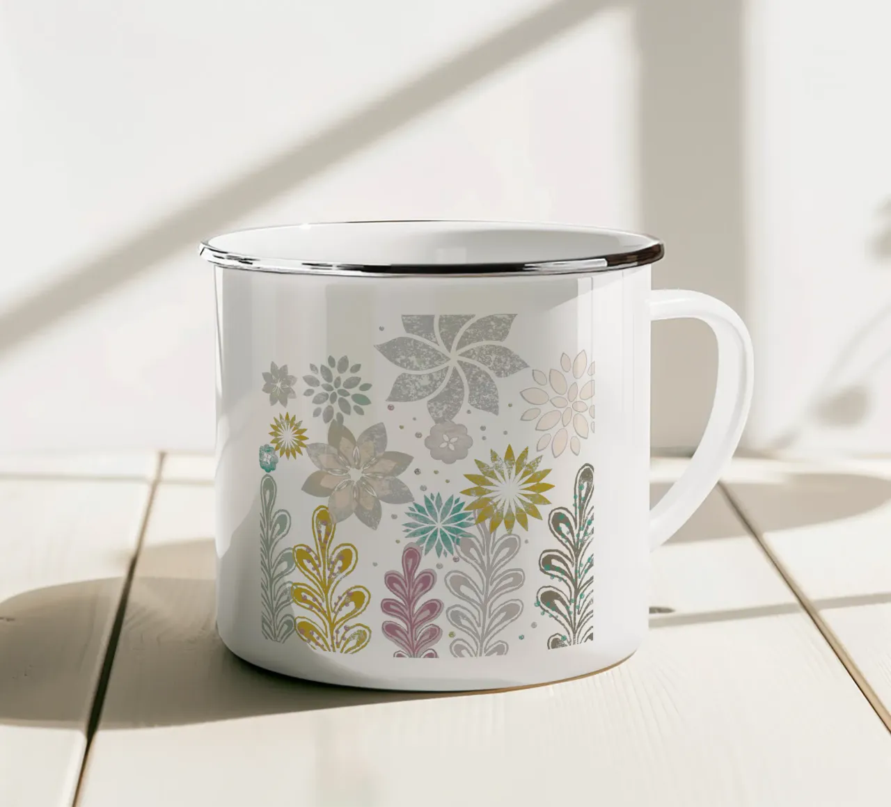 Meadow Flowers tazza in smalto da Catherine Aguilar
