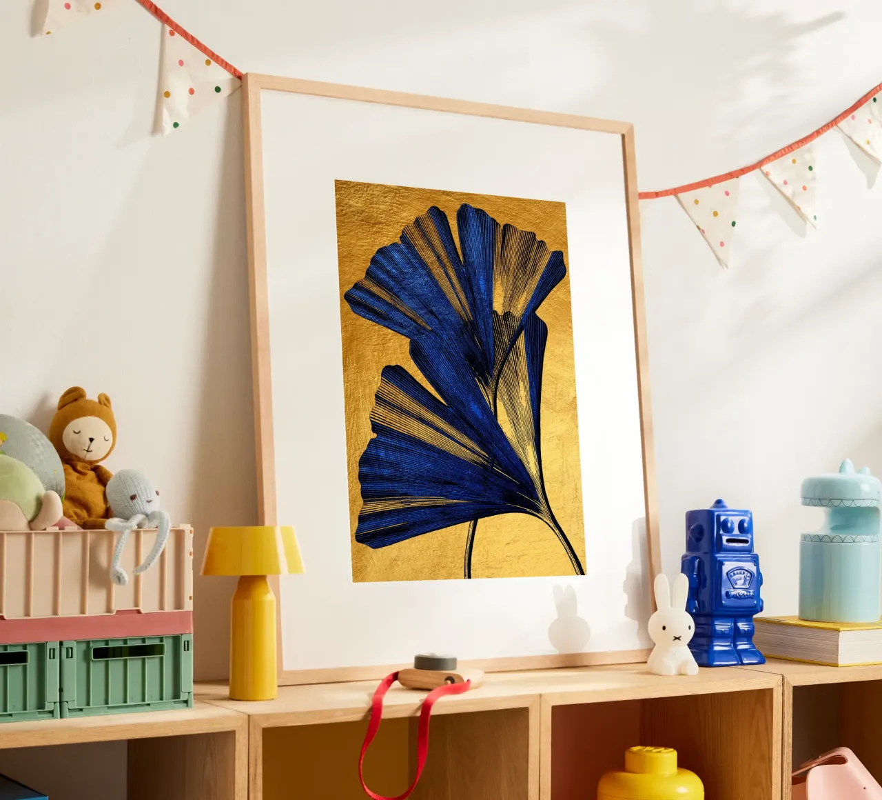 Ginkgo biloba oro e blu poster con telaio in alluminio da Justyna Jaszke JBJart
