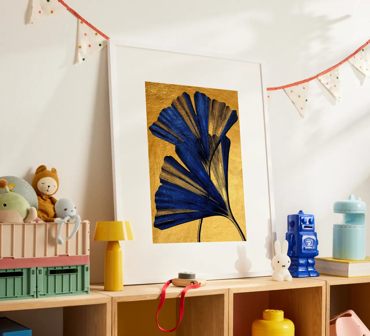 Ginkgo biloba oro e blu poster con telaio in alluminio da Justyna Jaszke JBJart