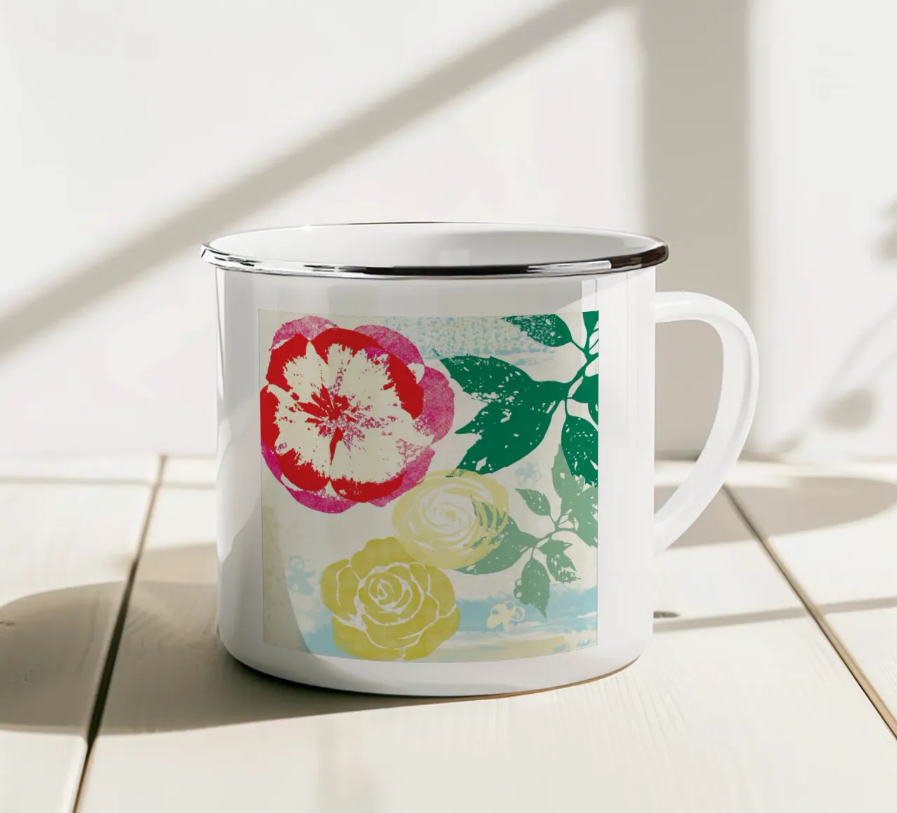 Rose Garden tazza in smalto da Catherine Aguilar