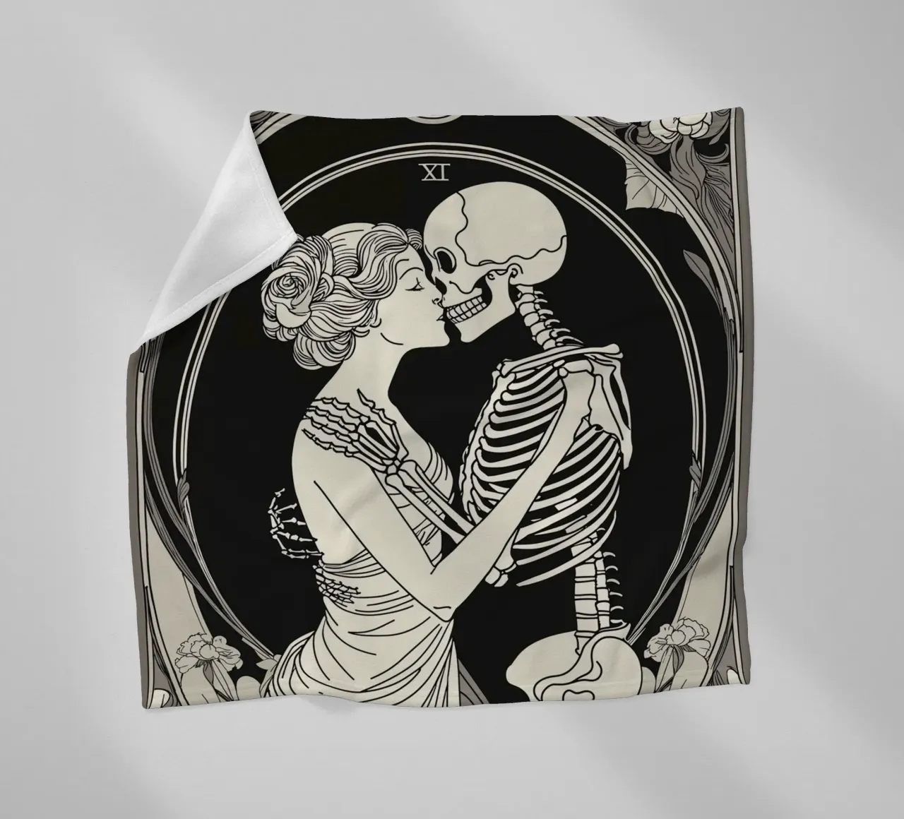 Gli amanti: Unione eterna di vita e morte coperta in pile da Mystique & Muse
