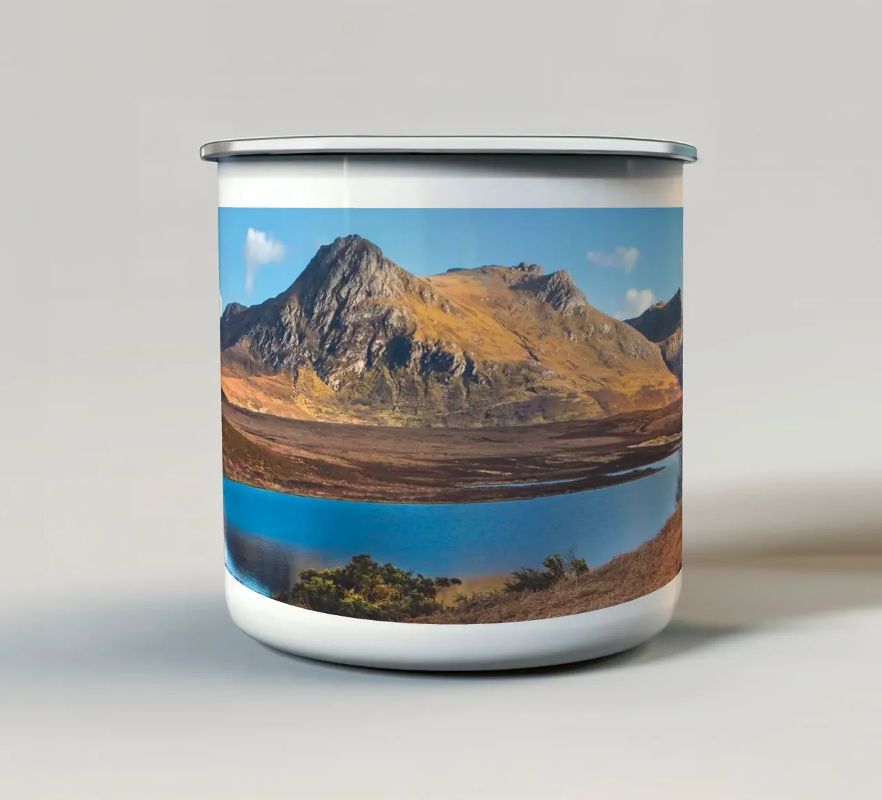 Ben Loyal tazza in smalto da Dave Hare Photography