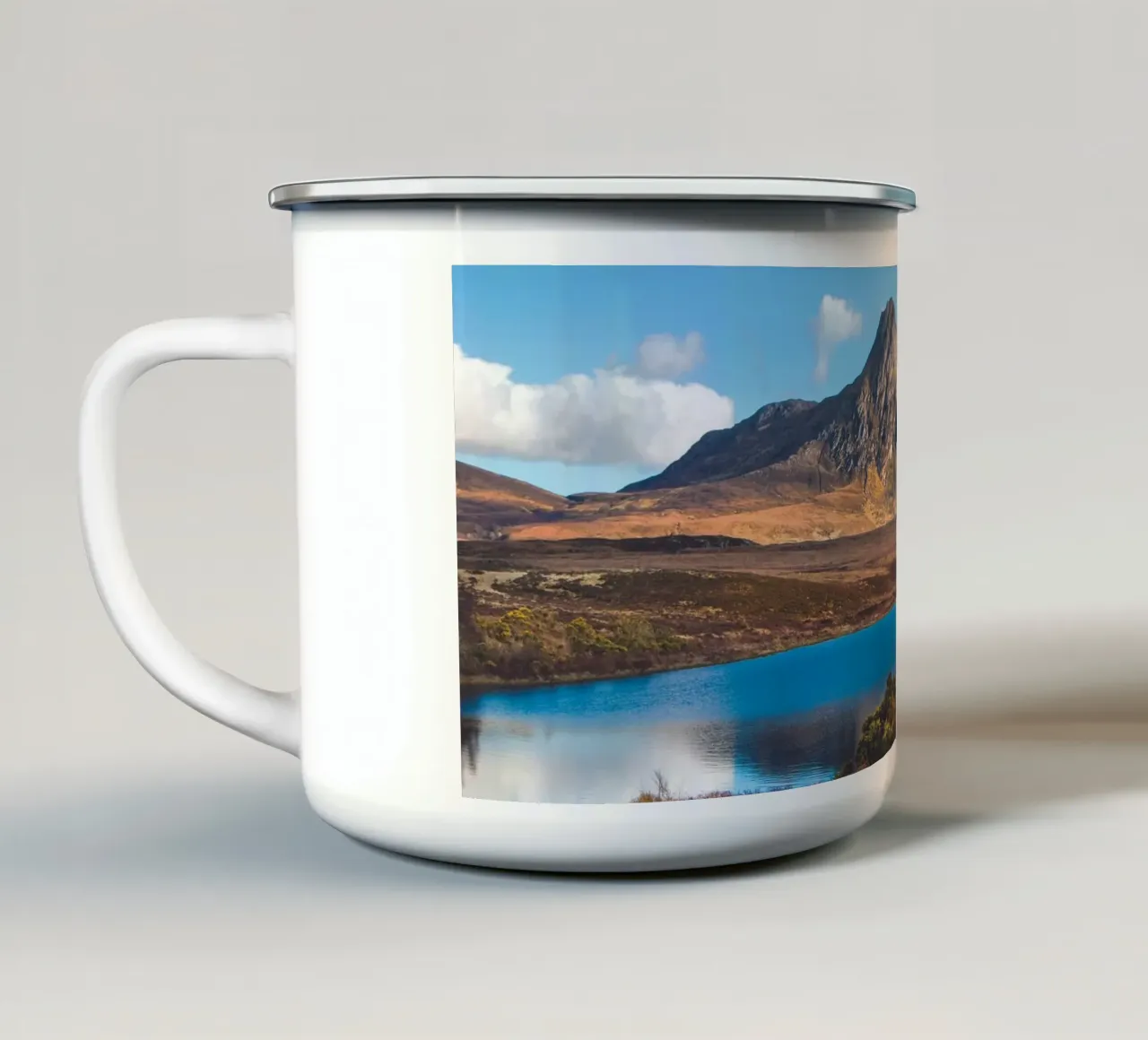 Ben Loyal tazza in smalto da Dave Hare Photography