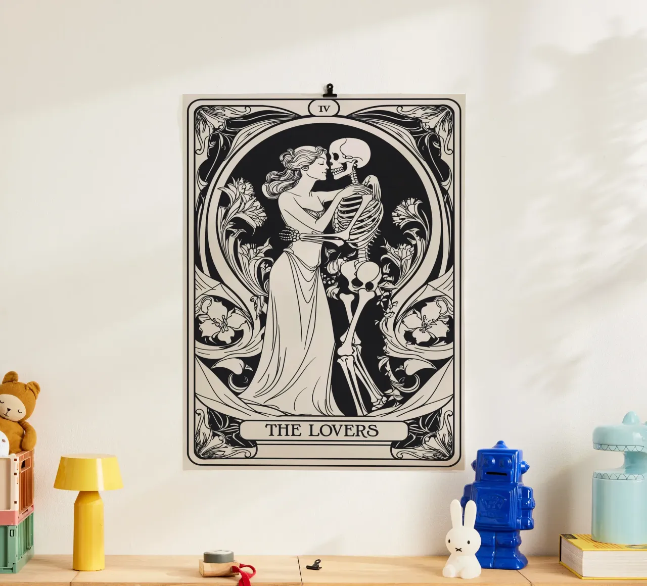 Les amants : L'harmonie entre la vie et la mort poster avec cadre en bois de Mystique & Muse