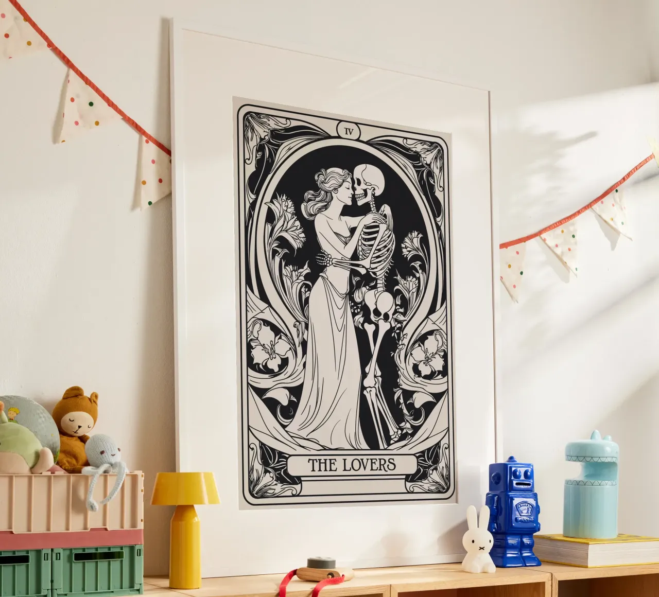 Les amants : L'harmonie entre la vie et la mort poster avec cadre en bois de Mystique & Muse