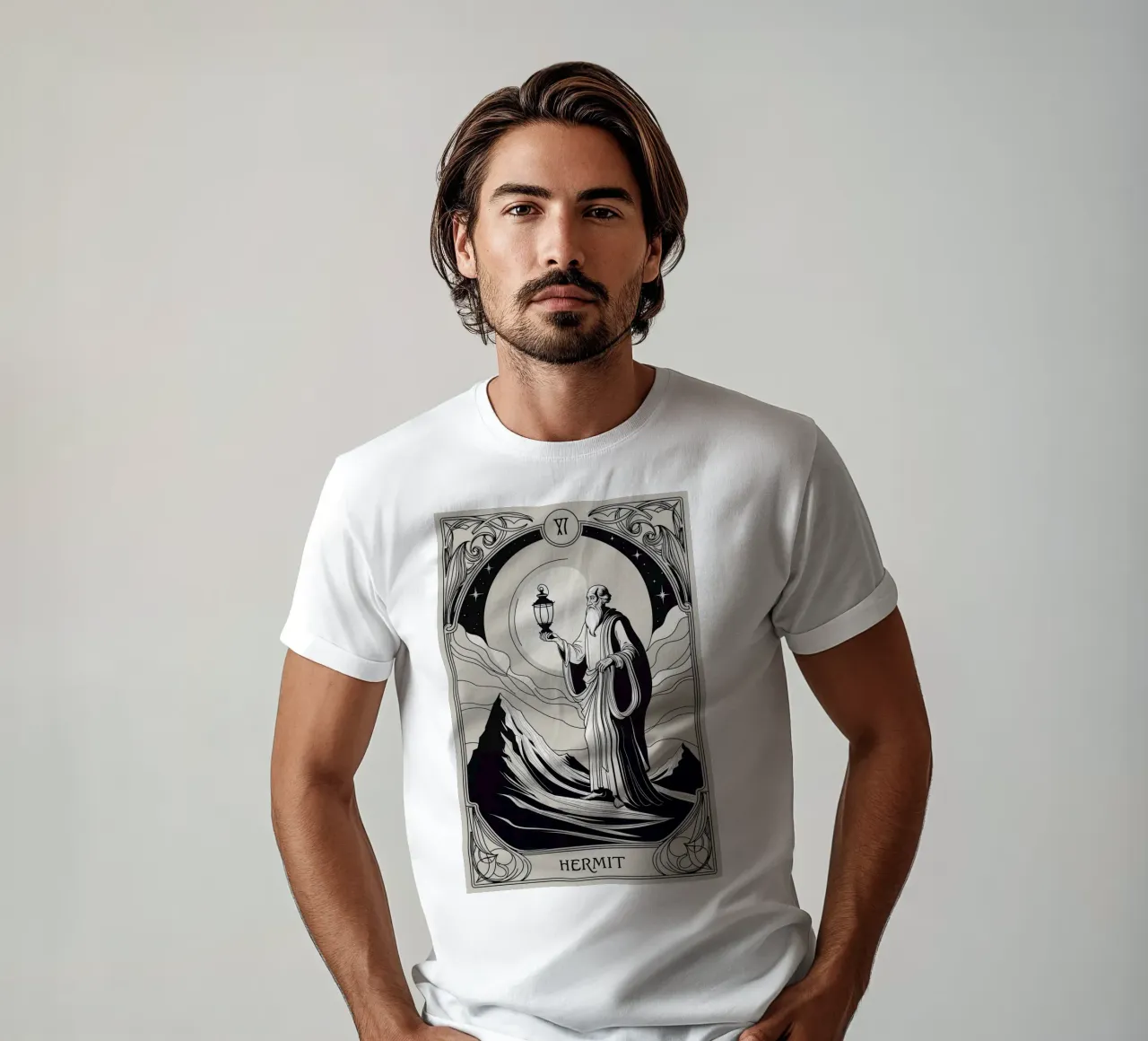 L'Eremita - Guida all'illuminazione t-shirt da Mystique & Muse