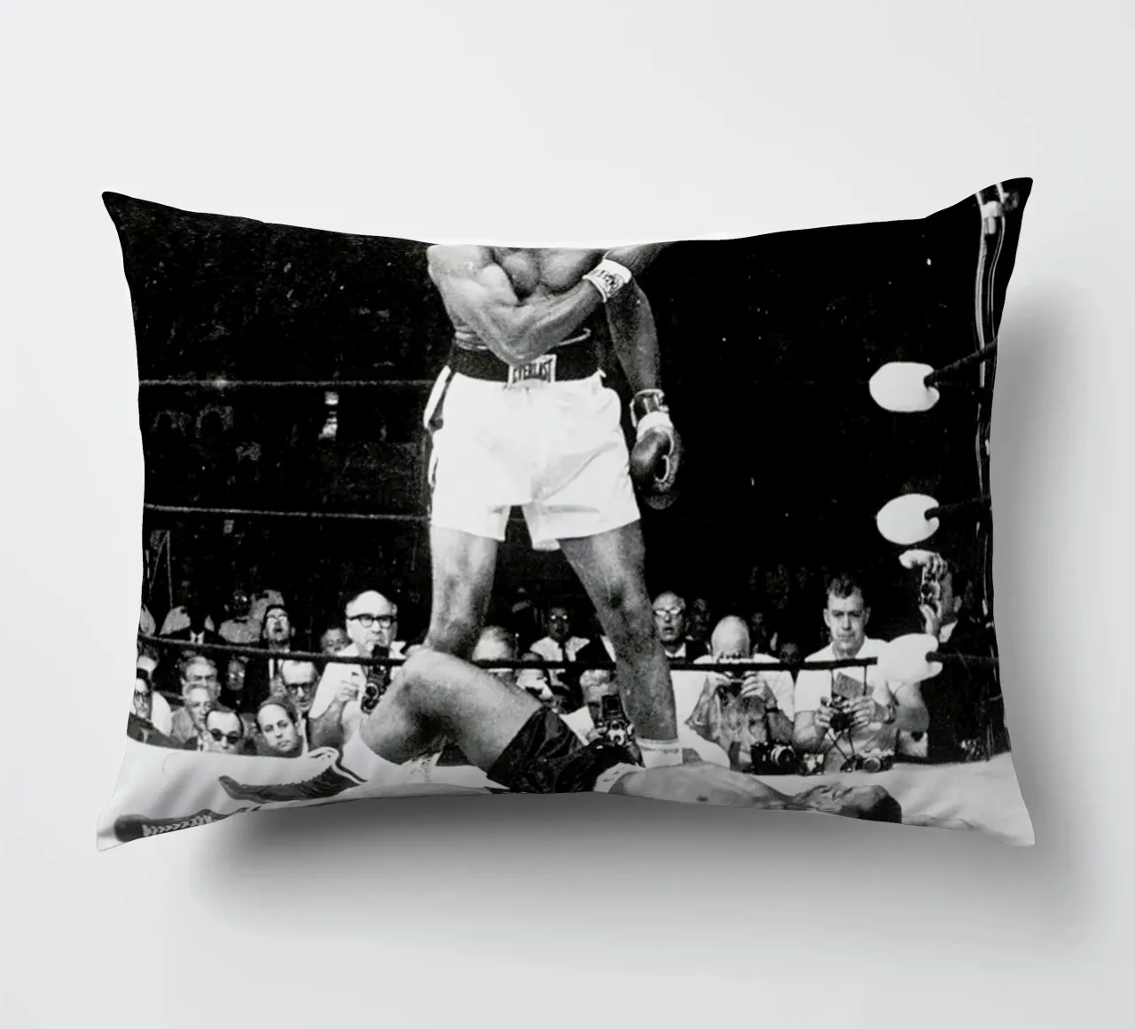 Muhammad Ali rematch with Sonny Liston, 1965 cuscino da Gallery Print and Art Limited
