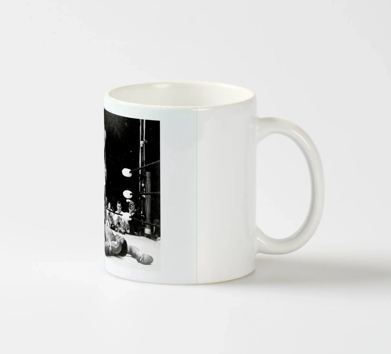 Muhammad Ali rematch with Sonny Liston, 1965 tazza in ceramica da Gallery Print and Art Limited