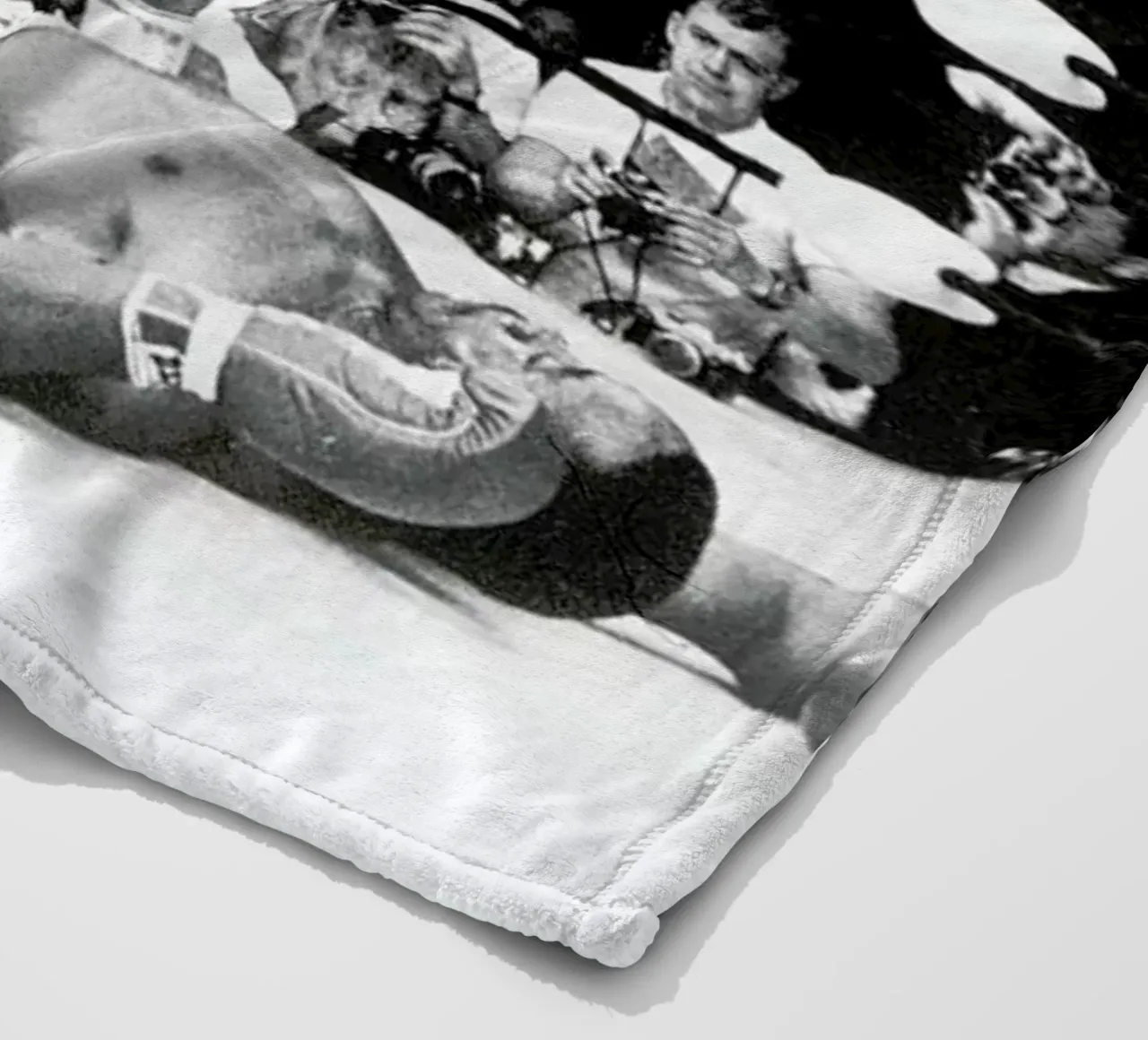 Muhammad Ali rematch with Sonny Liston, 1965 coperta in pile da Gallery Print and Art Limited