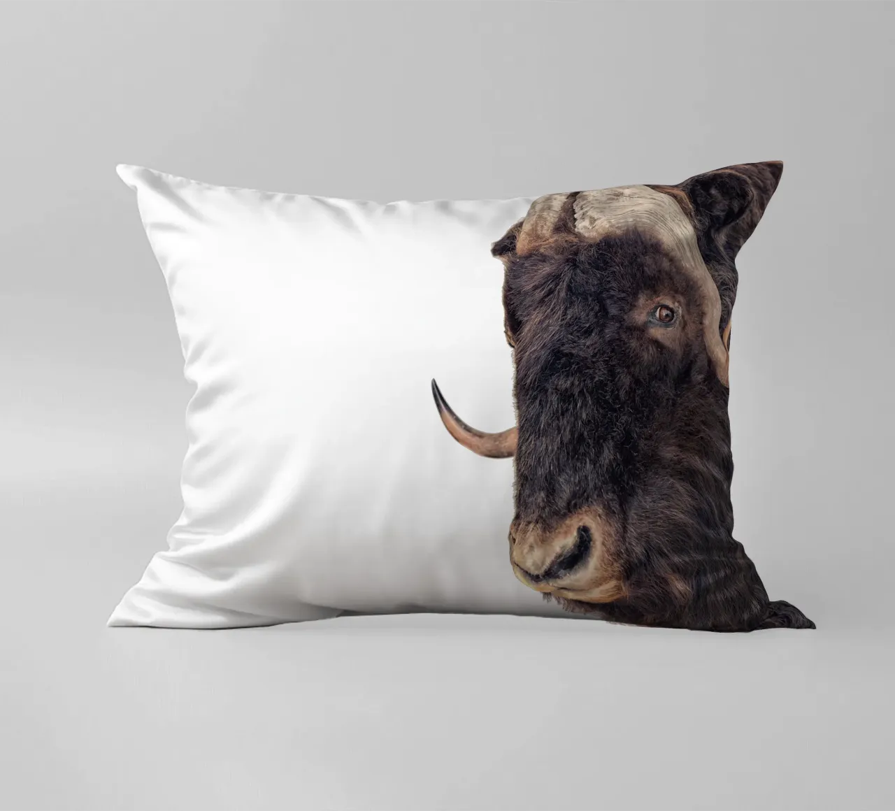 Bisonte cuscino da Curious Collections by Marielle Leenders