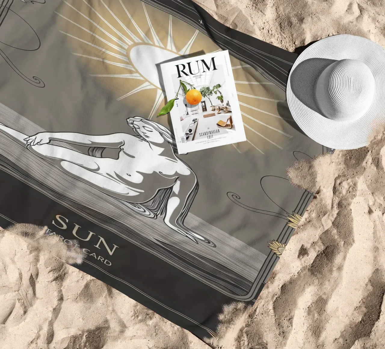 I Tarocchi del Sole - Luce e positività telo mare da Mystique & Muse