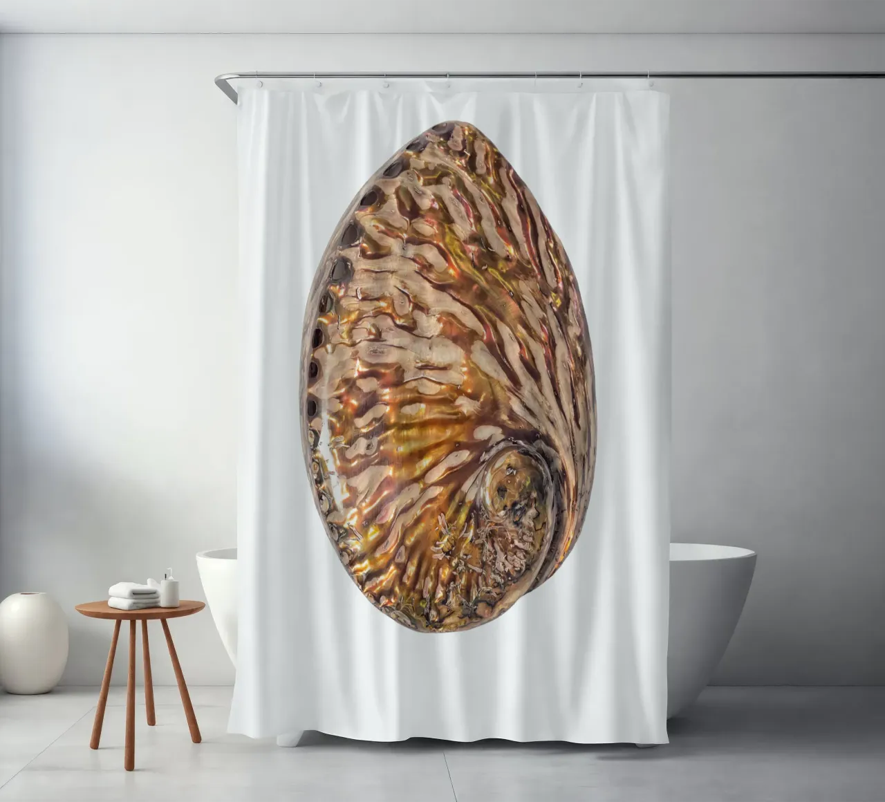 Perlmutt-Muschel Duschvorhang von Curious Collections by Marielle Leenders
