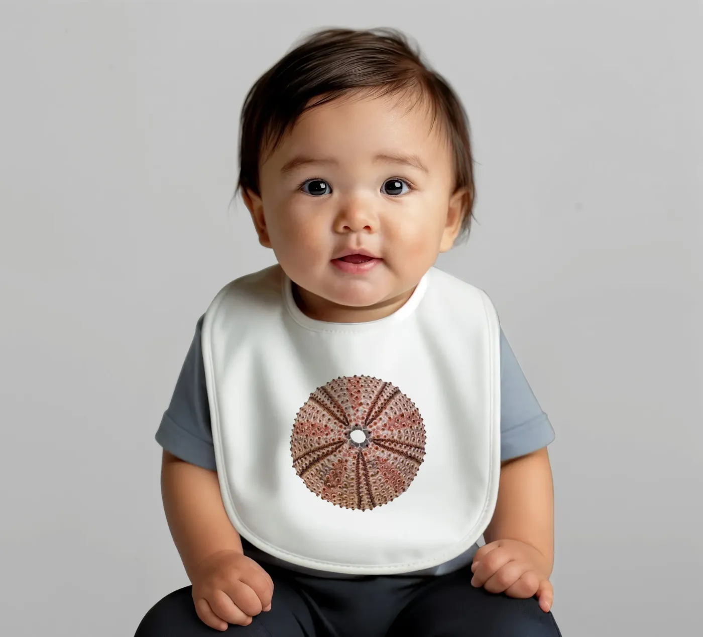 Sea urchin Babylätzchen von Curious Collections by Marielle Leenders