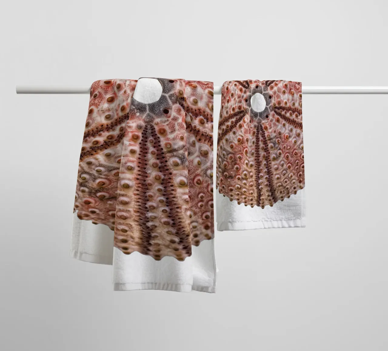 Riccio di mare asciugamano da bagno da Curious Collections by Marielle Leenders