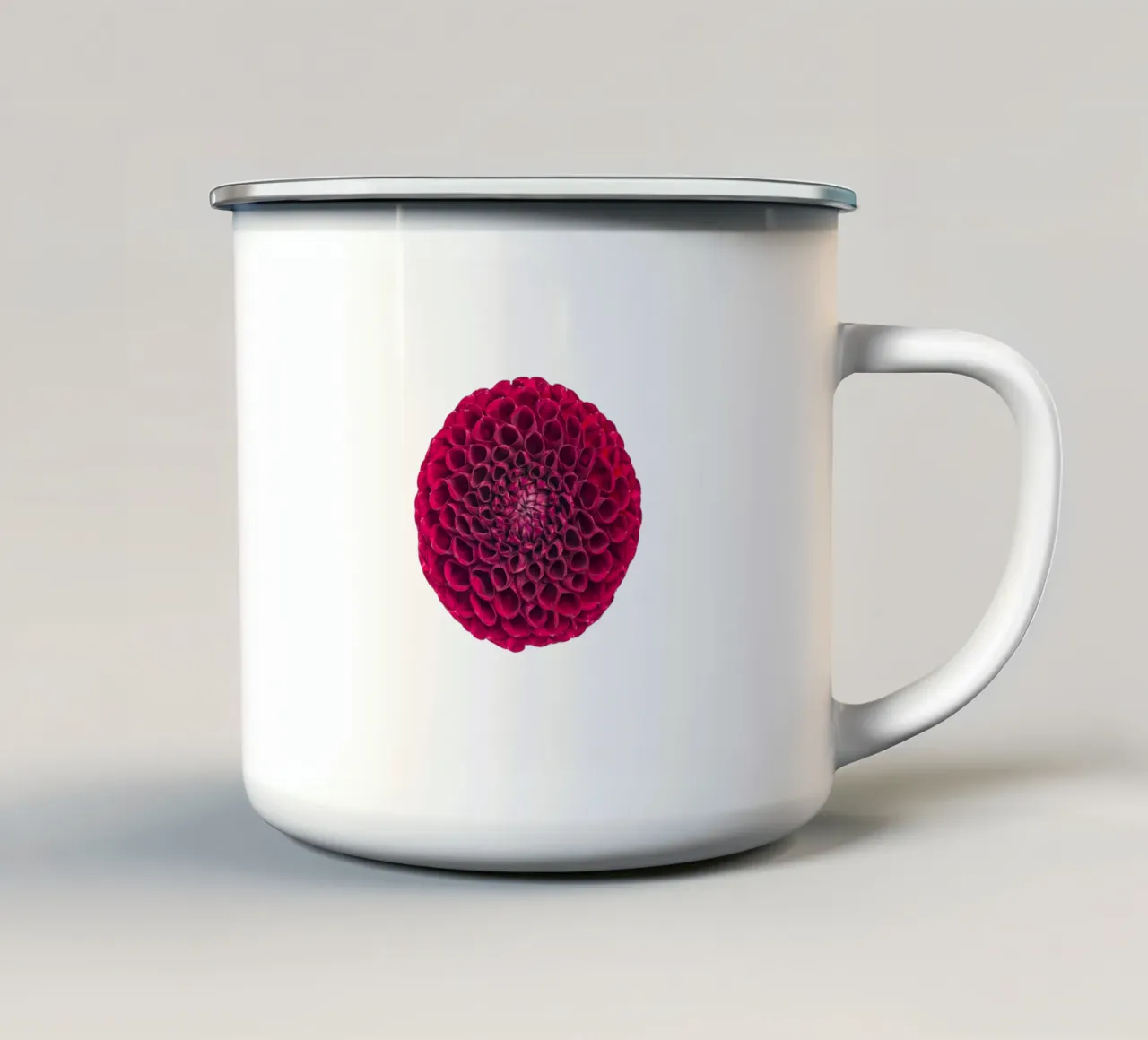 Bellezza audace: Dalia rossa tazza in smalto da Curious Collections by Marielle Leenders