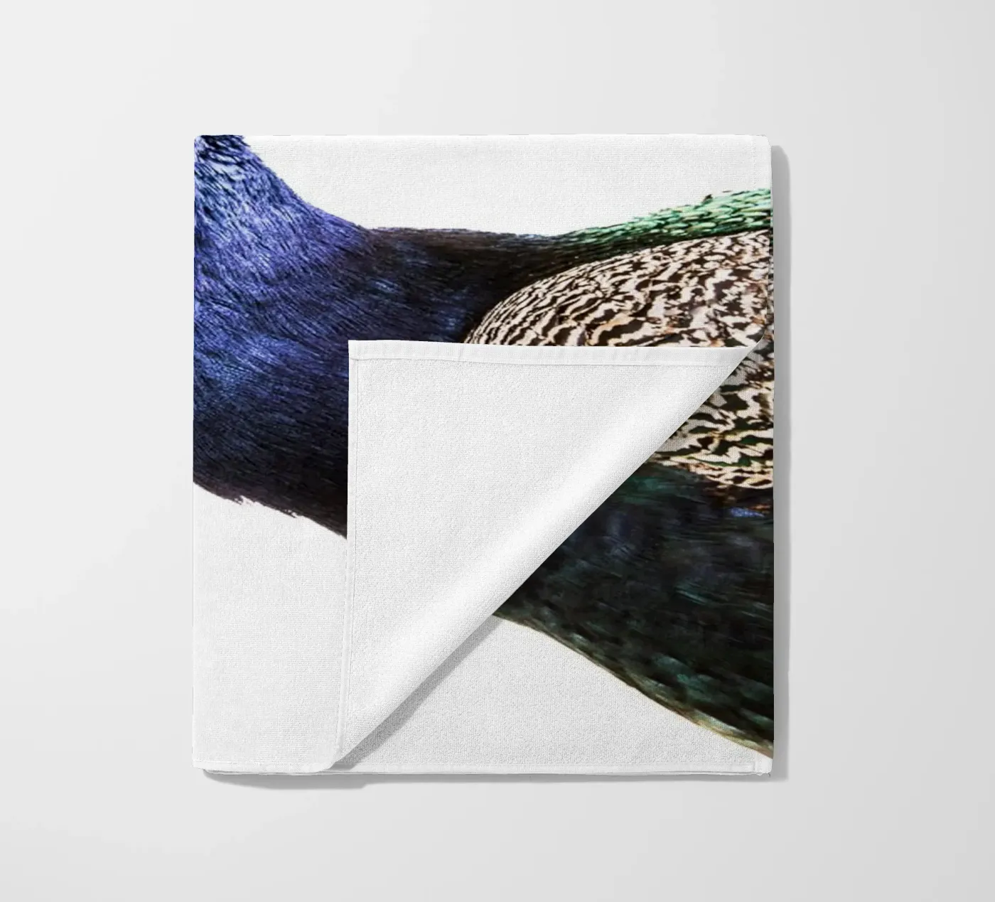 Blauwe pauw strandhanddoek van Victoria Frost